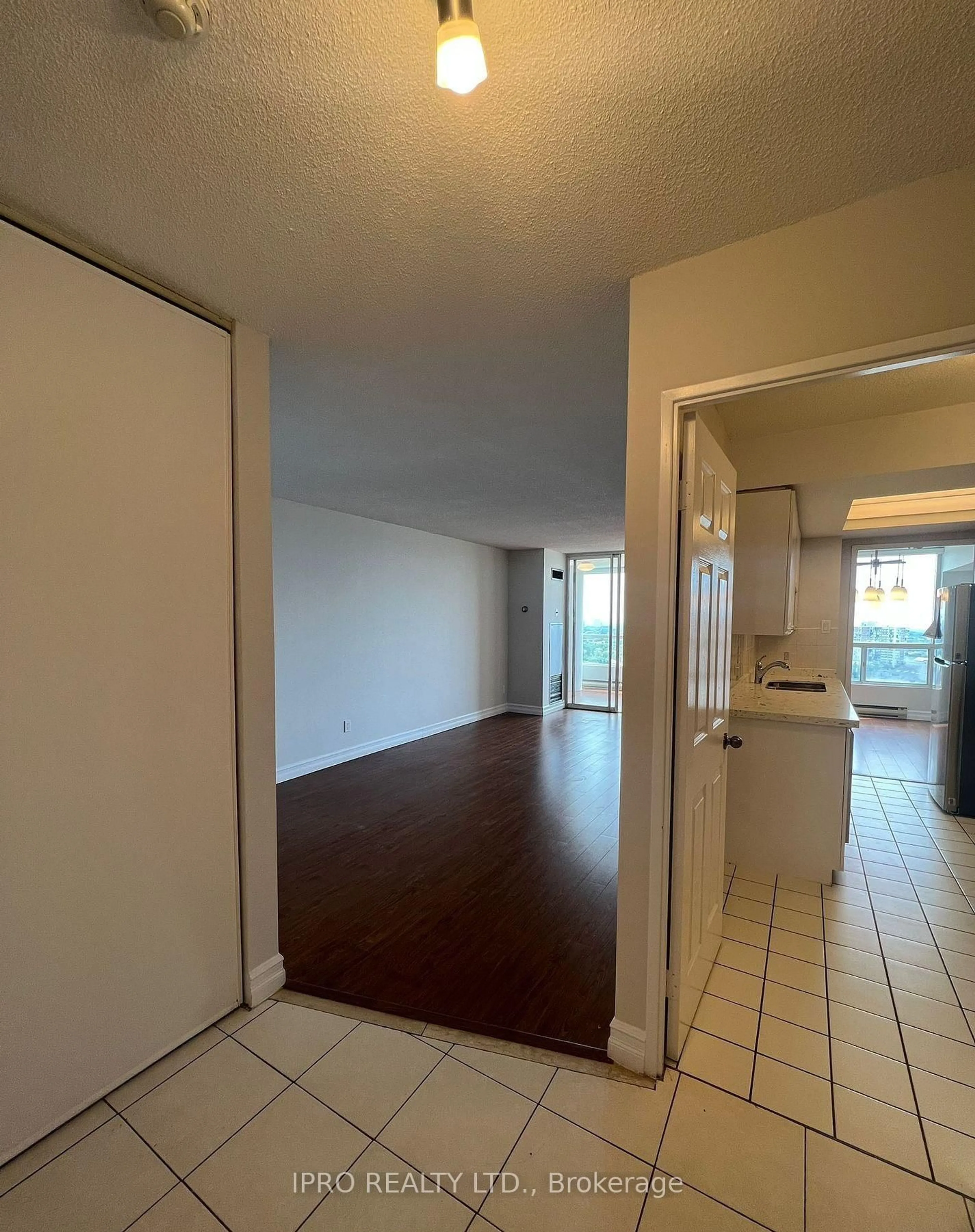 A pic of a room for 4460 Tucana Crt #1903, Mississauga Ontario L5R 3K9