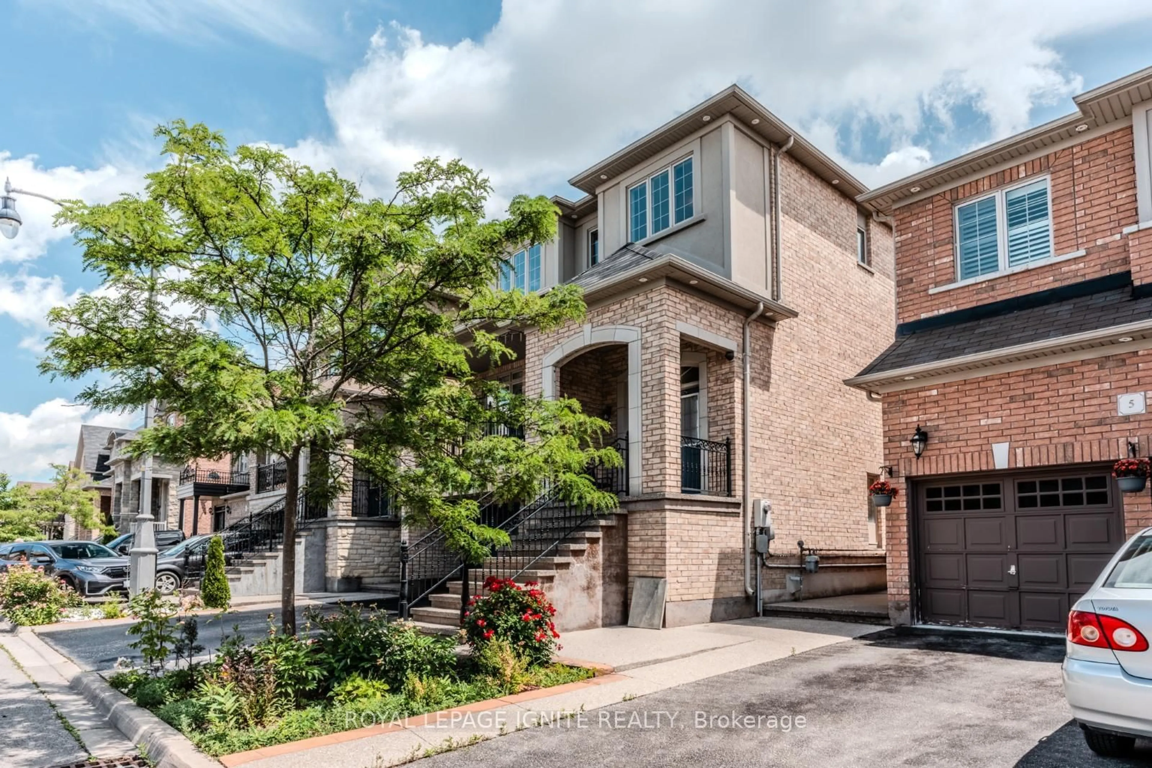 Home with brick exterior material, street for 7 Picasso Dr, Brampton Ontario L6P 3L5