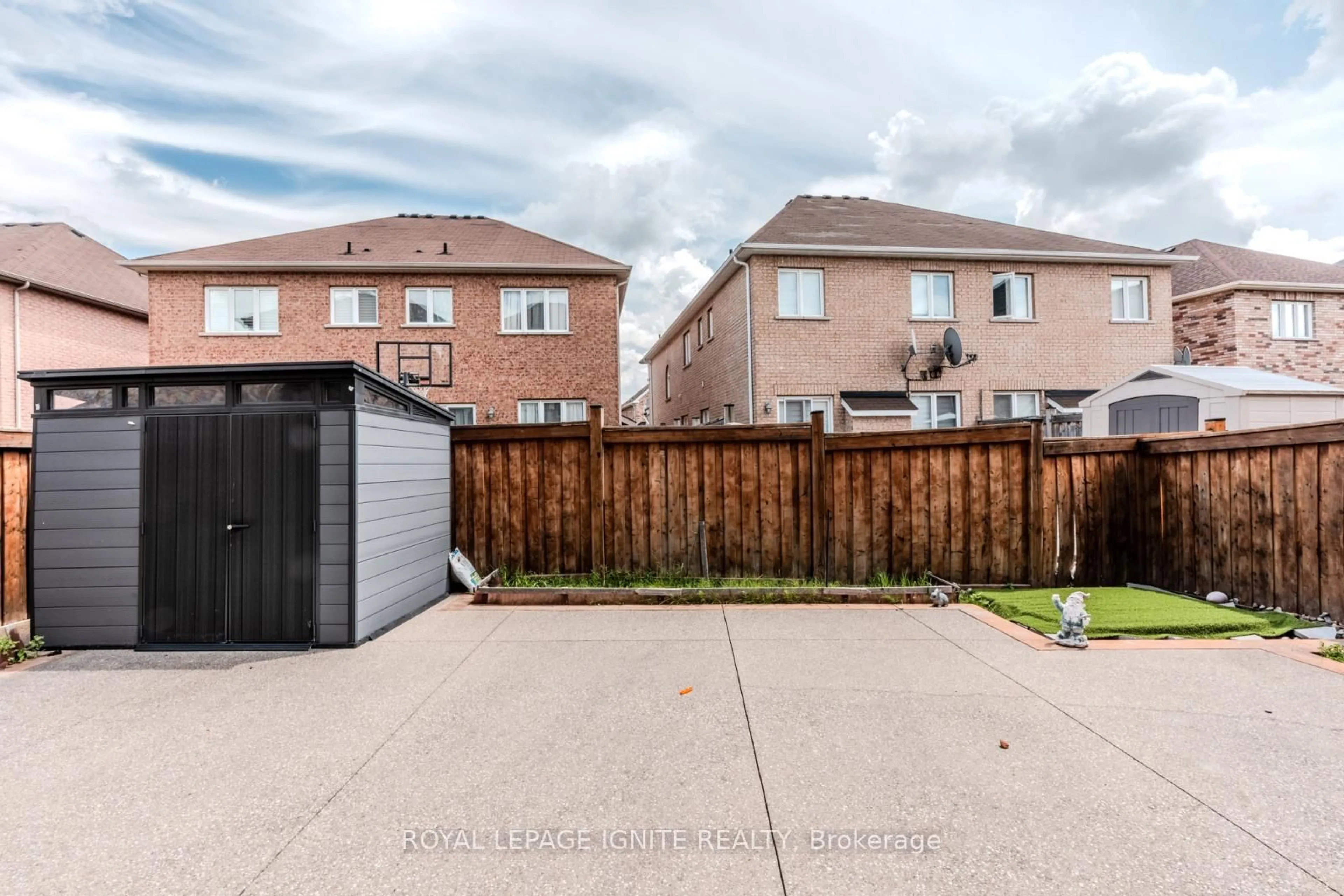 A pic from outside/outdoor area/front of a property/back of a property/a pic from drone, street for 7 Picasso Dr, Brampton Ontario L6P 3L5