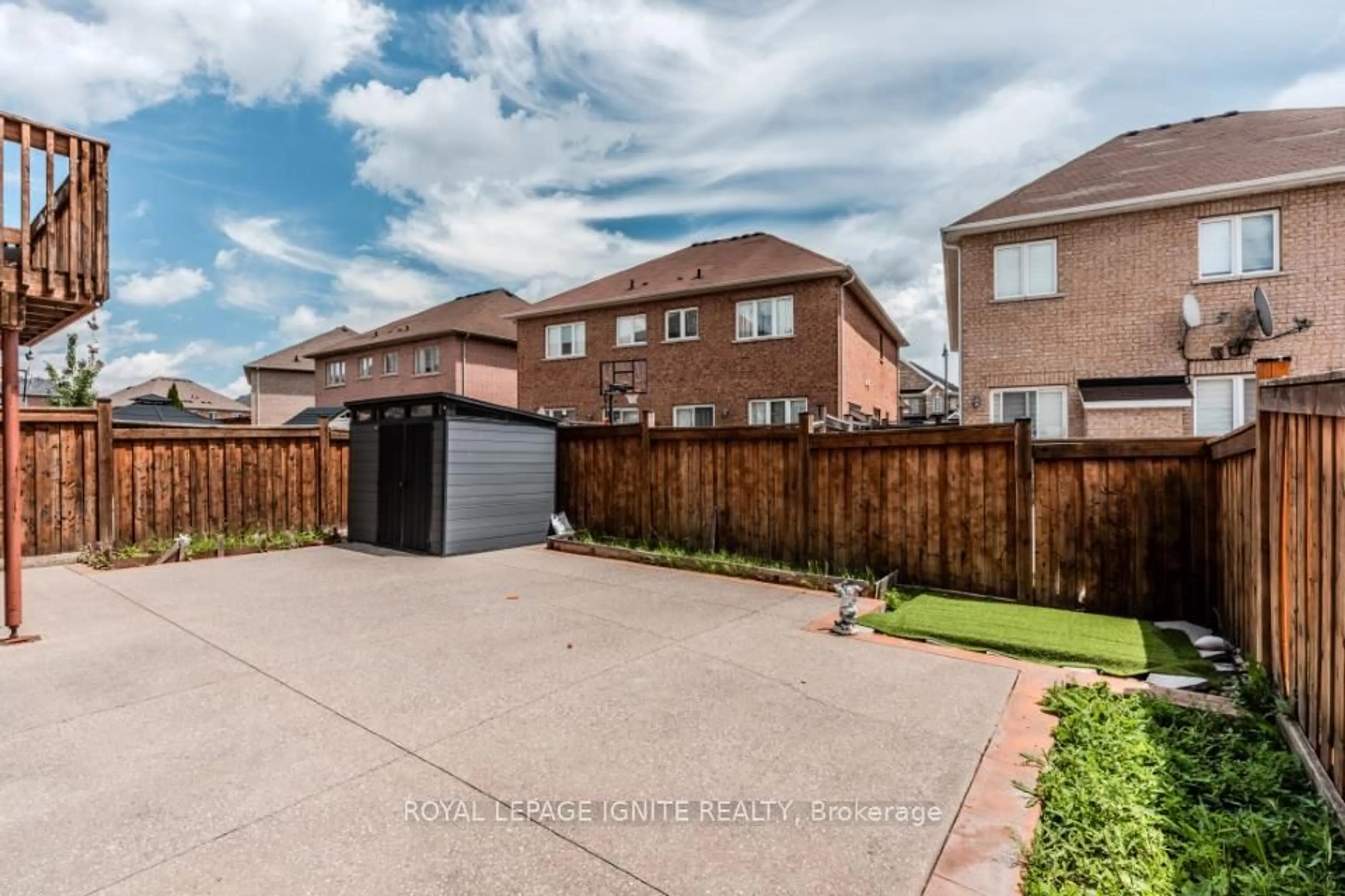 A pic from outside/outdoor area/front of a property/back of a property/a pic from drone, street for 7 Picasso Dr, Brampton Ontario L6P 3L5