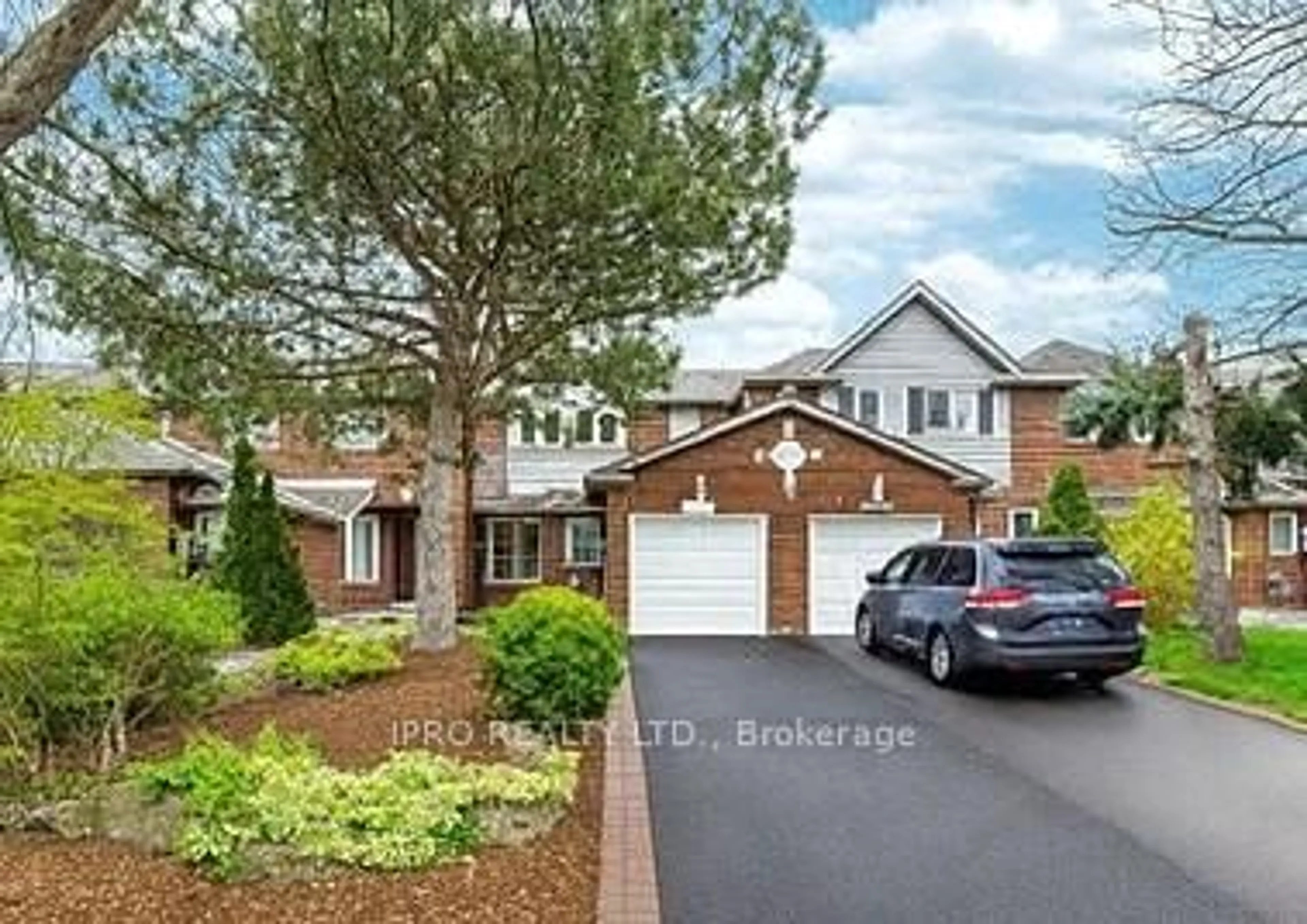 Home with brick exterior material, street for 2771 Lindholm Cres, Mississauga Ontario L5M 4S1