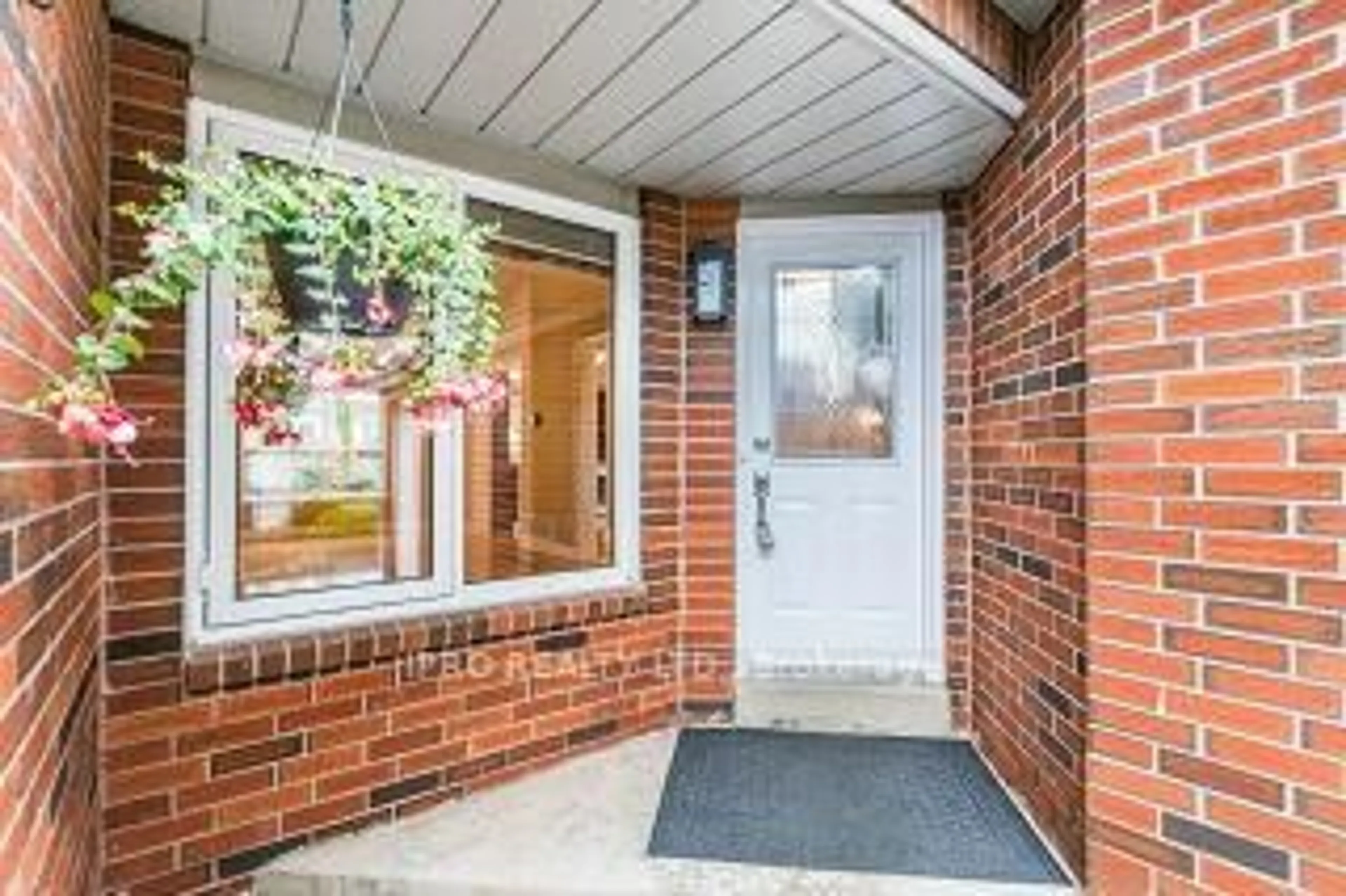 Indoor entryway for 2771 Lindholm Cres, Mississauga Ontario L5M 4S1