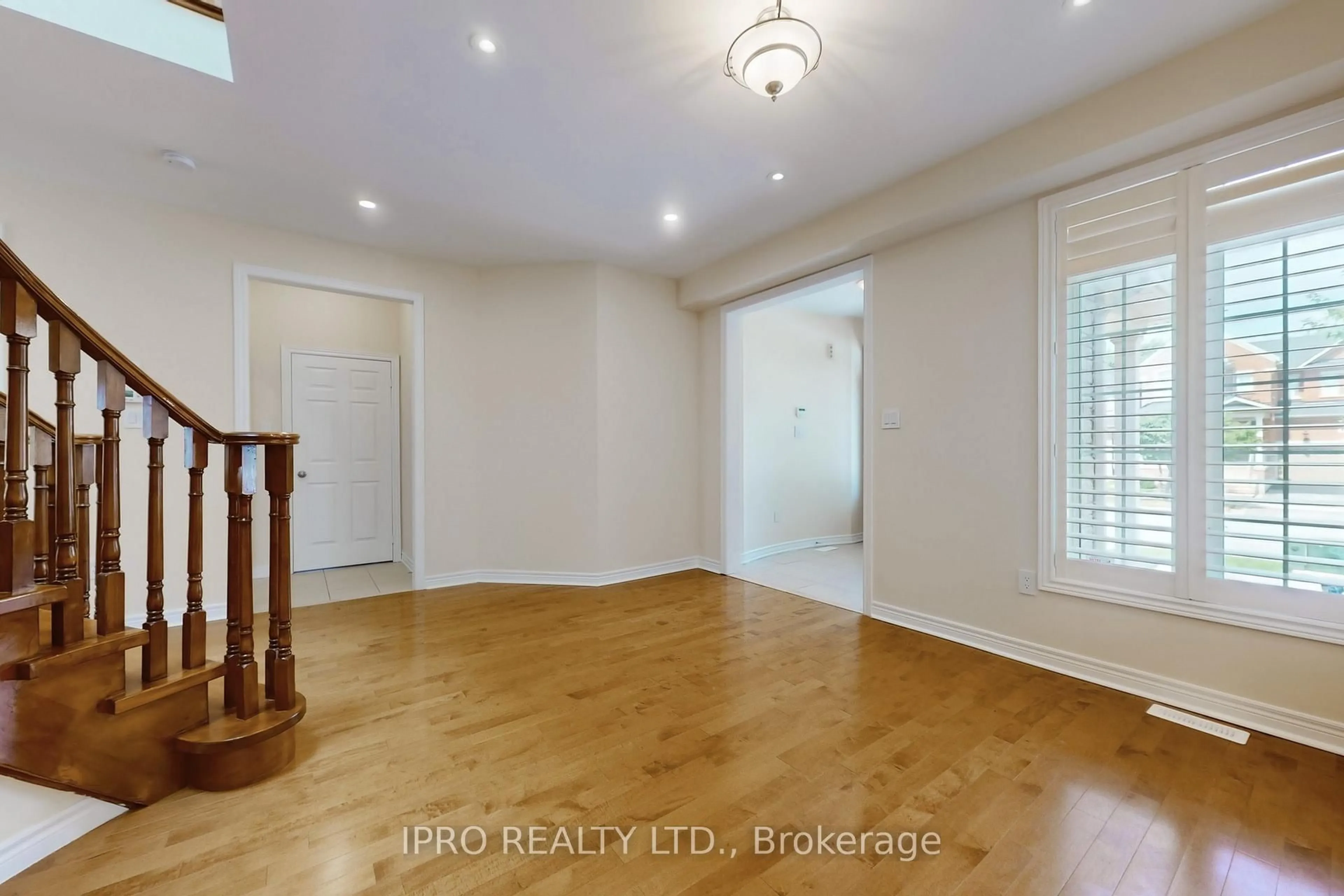 A pic of a room for 2472 North Ridge Tr, Oakville Ontario L6H 7N6