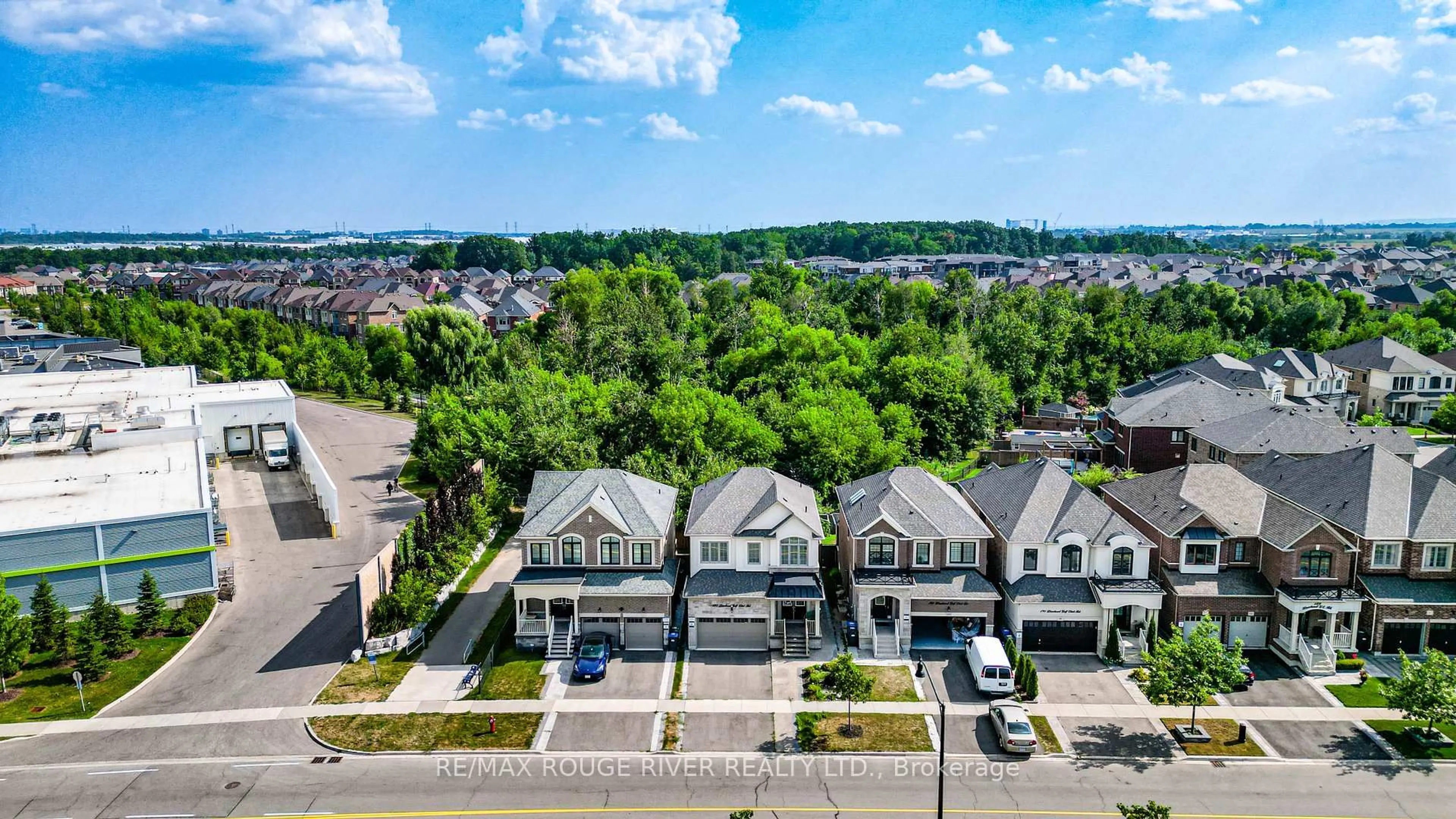 A pic from outside/outdoor area/front of a property/back of a property/a pic from drone, unknown for 195 Lionhead Golf Club Rd, Brampton Ontario L6Y 6C1
