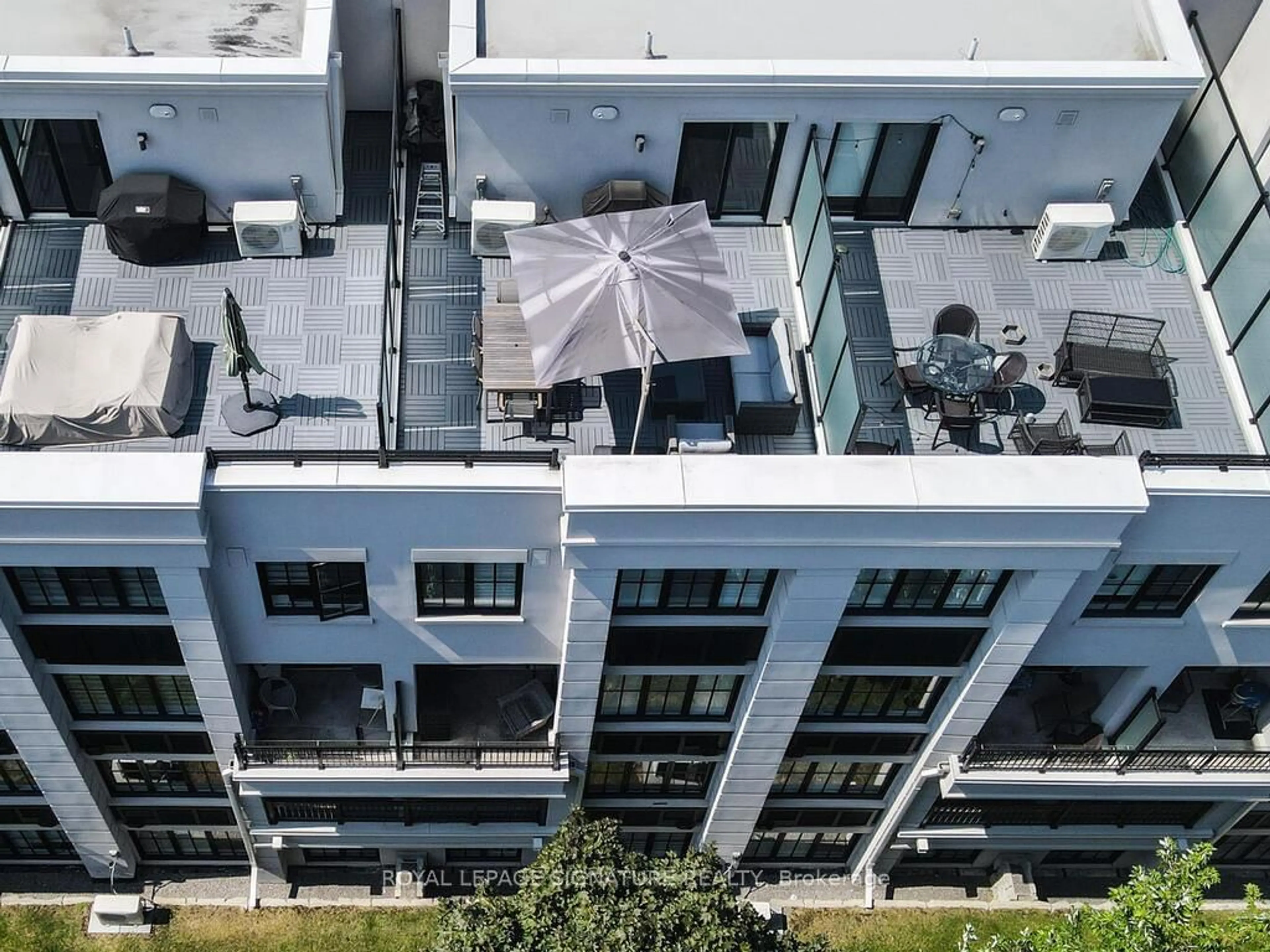 A pic from outside/outdoor area/front of a property/back of a property/a pic from drone, city buildings view from balcony for 652 Cricklewood Dr #212, Mississauga Ontario L5G 0B9