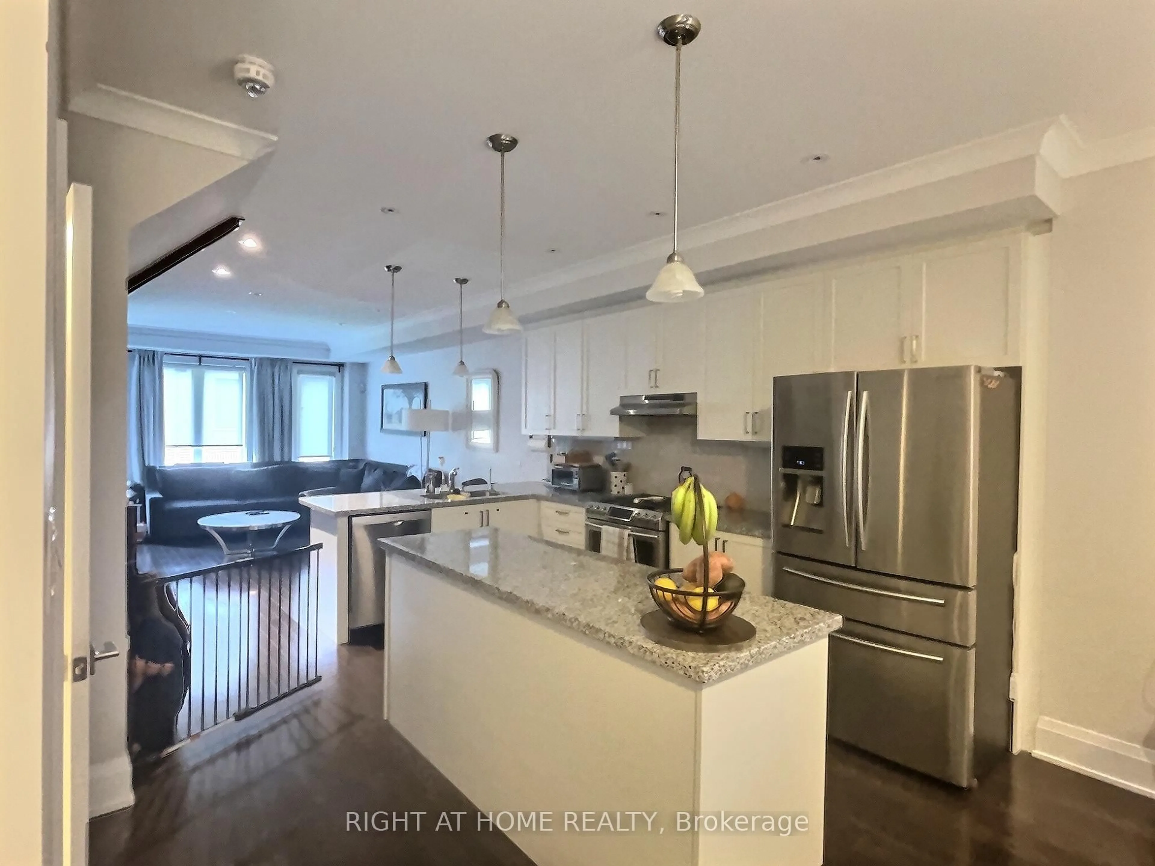 Open concept kitchen, unknown for 596 Mermaid Cres, Mississauga Ontario L5G 0B3