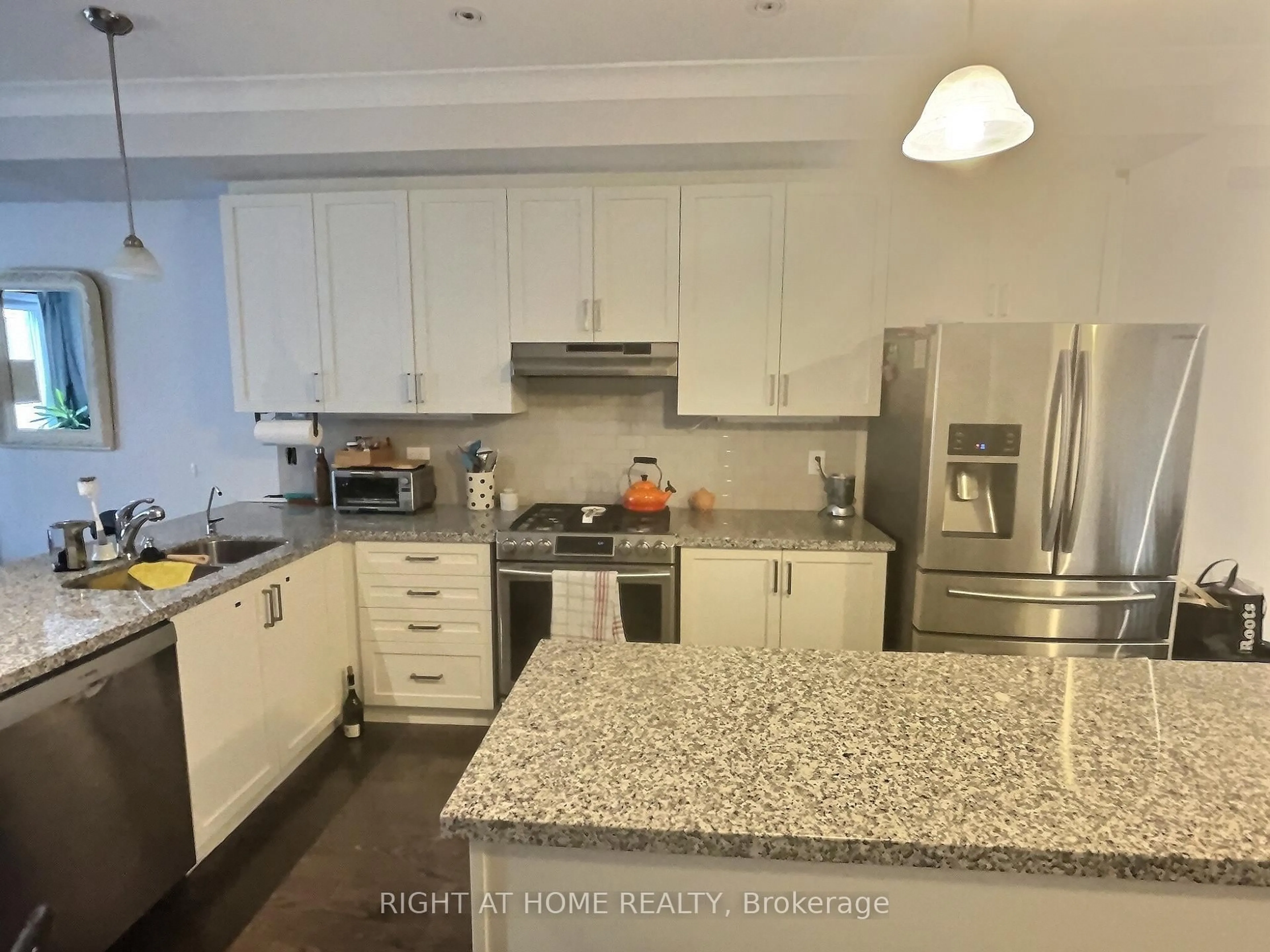 Open concept kitchen, unknown for 596 Mermaid Cres, Mississauga Ontario L5G 0B3