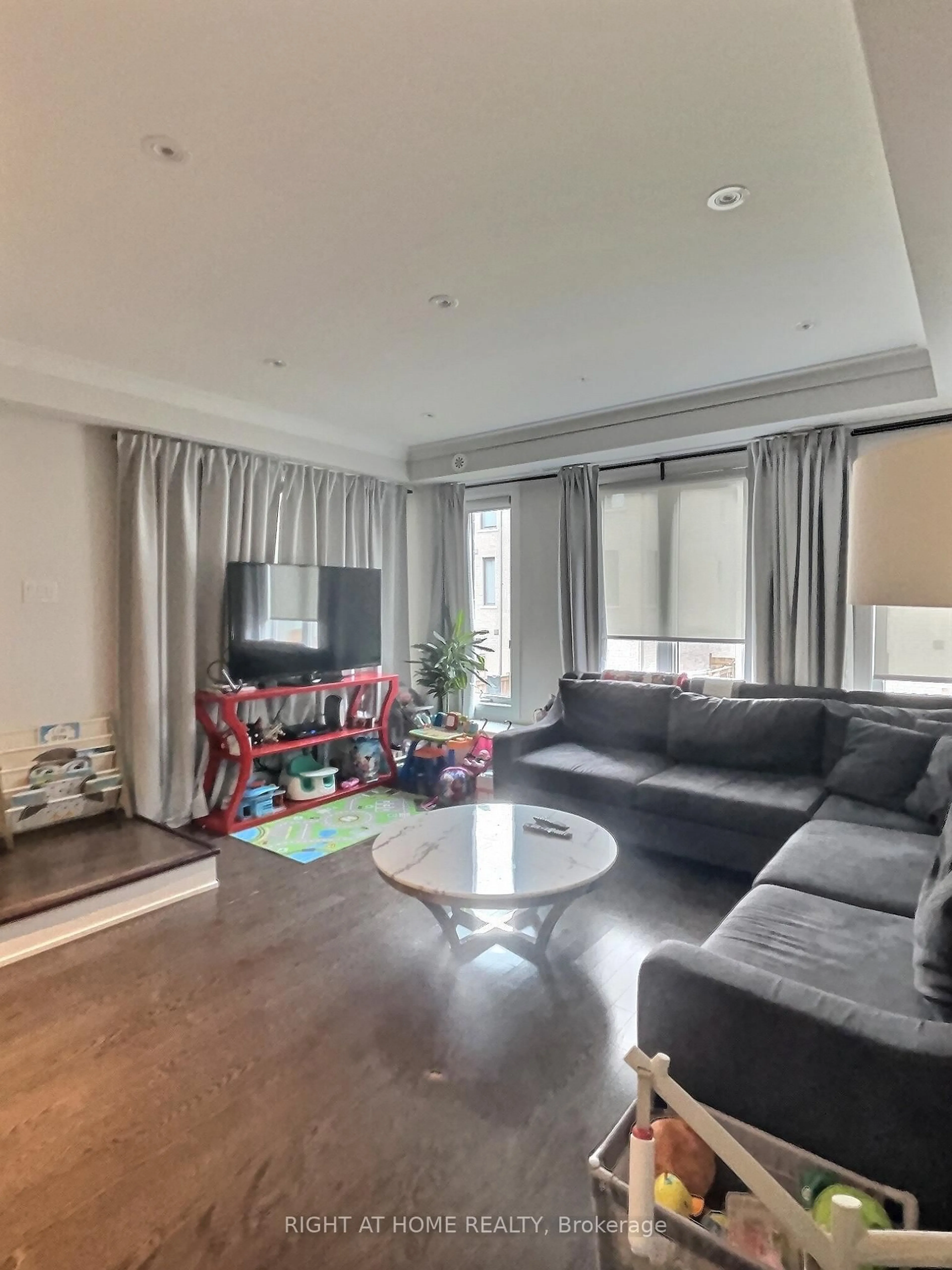 Living room with furniture, unknown for 596 Mermaid Cres, Mississauga Ontario L5G 0B3