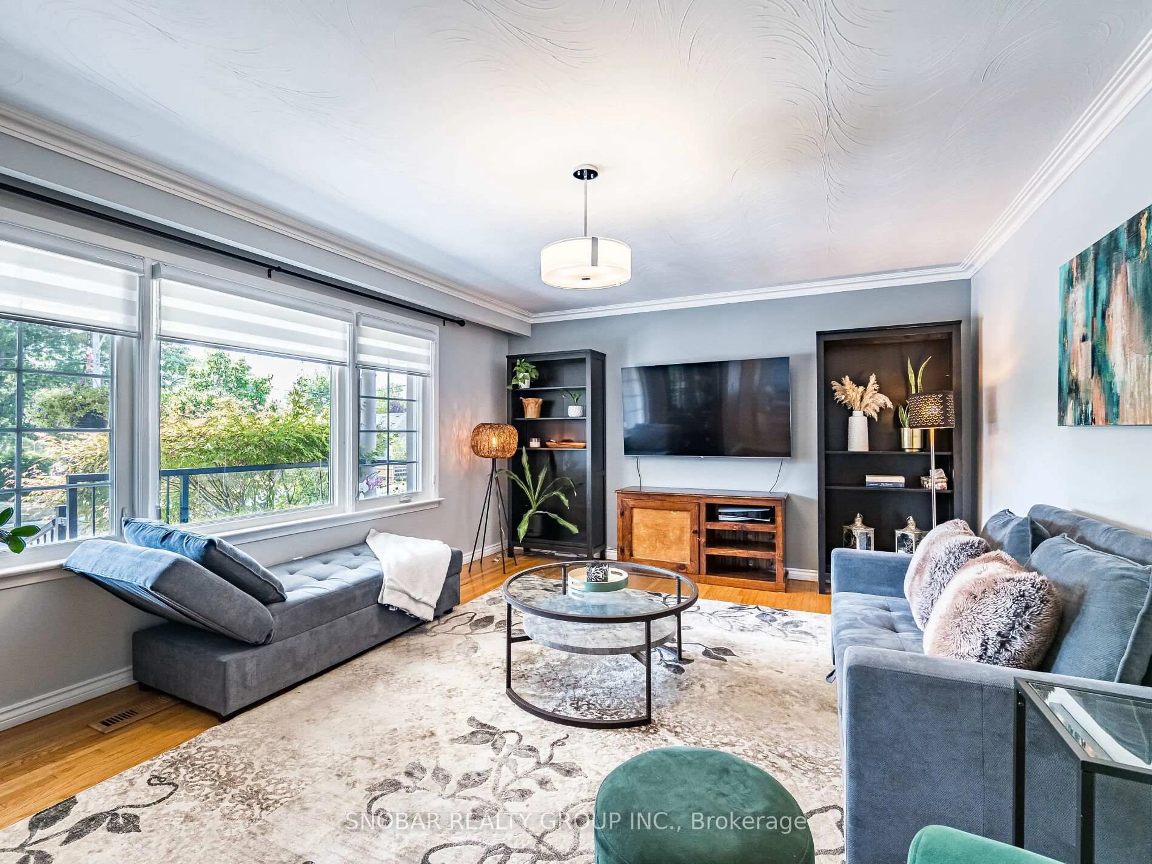 Living room with furniture, unknown for 3617 Queenston Dr, Mississauga Ontario L5C 2G9