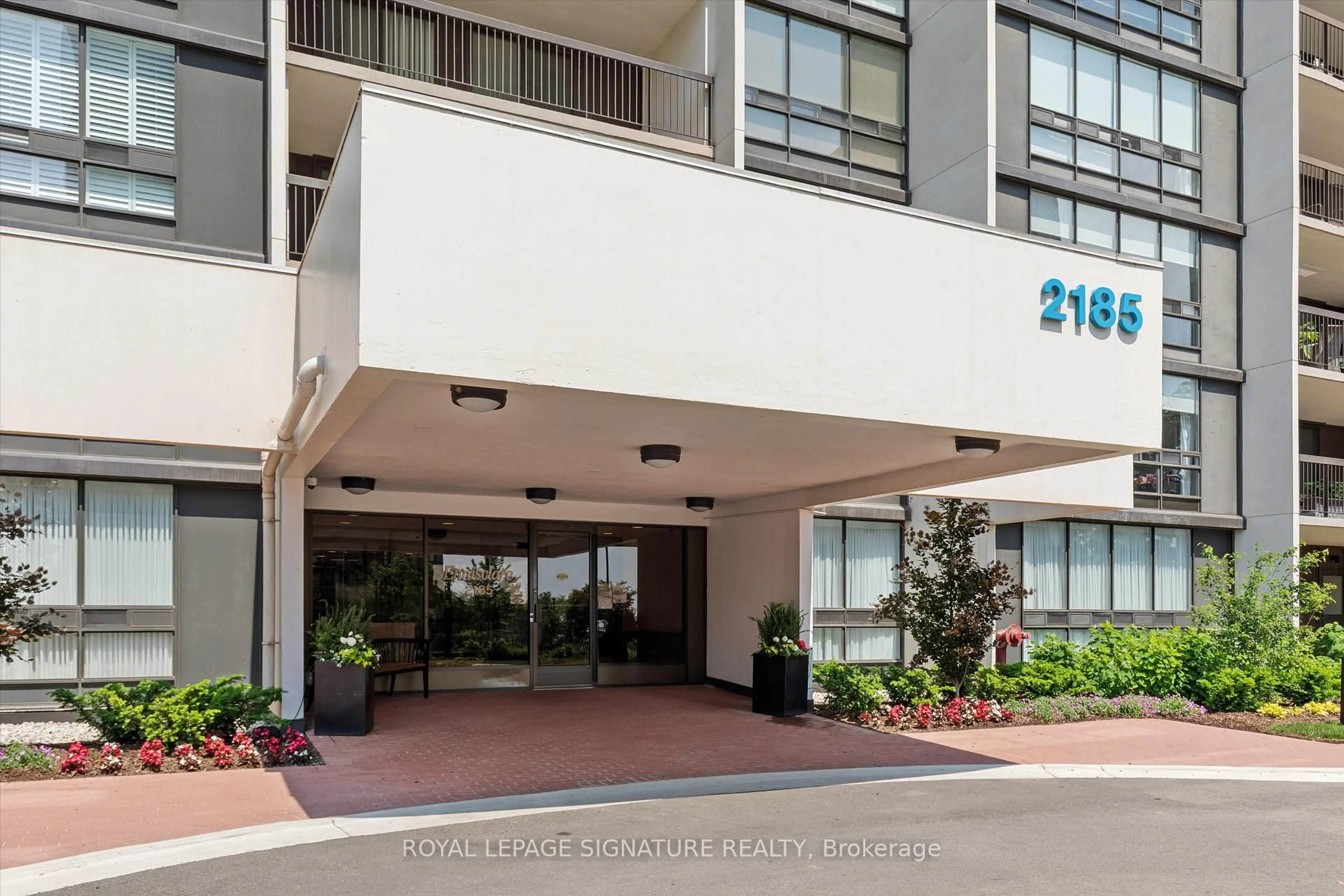 Indoor foyer for 2185 Marine Dr #604, Oakville Ontario L6L 5L6