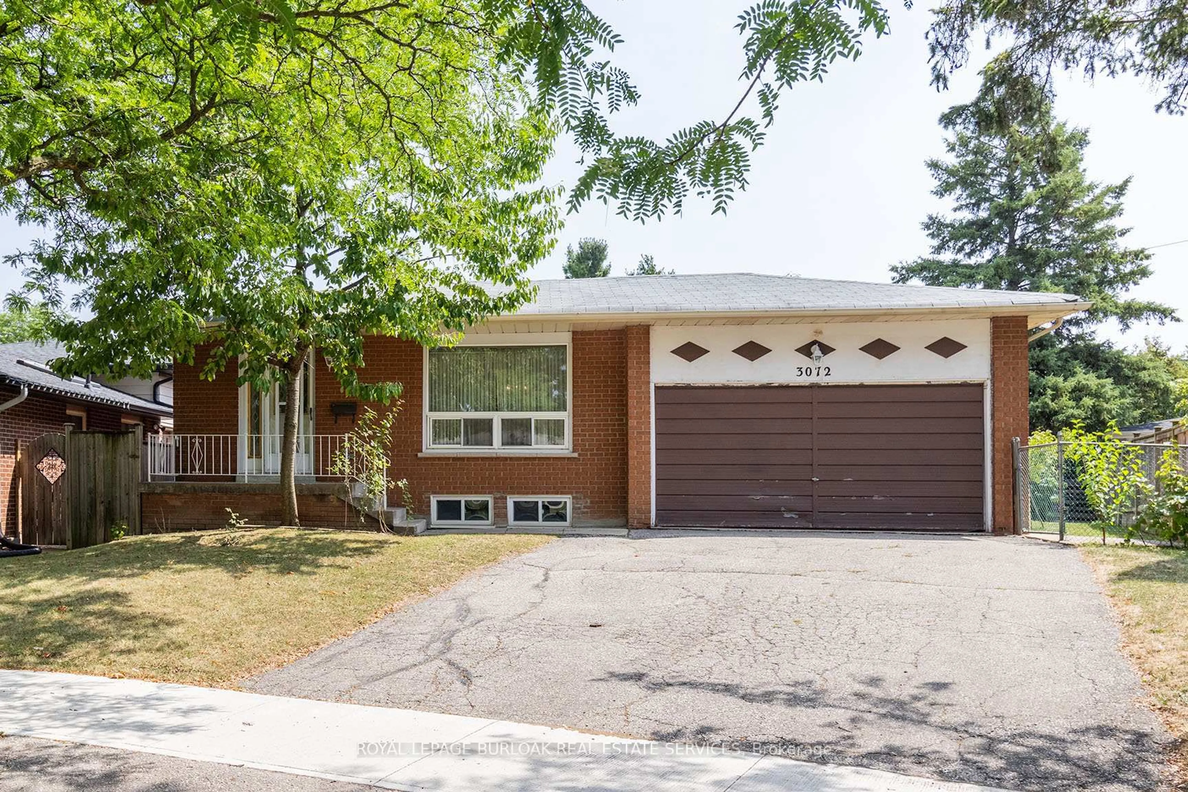 Home with brick exterior material, street for 3072 Parkgate Cres, Burlington Ontario L7M 1C7
