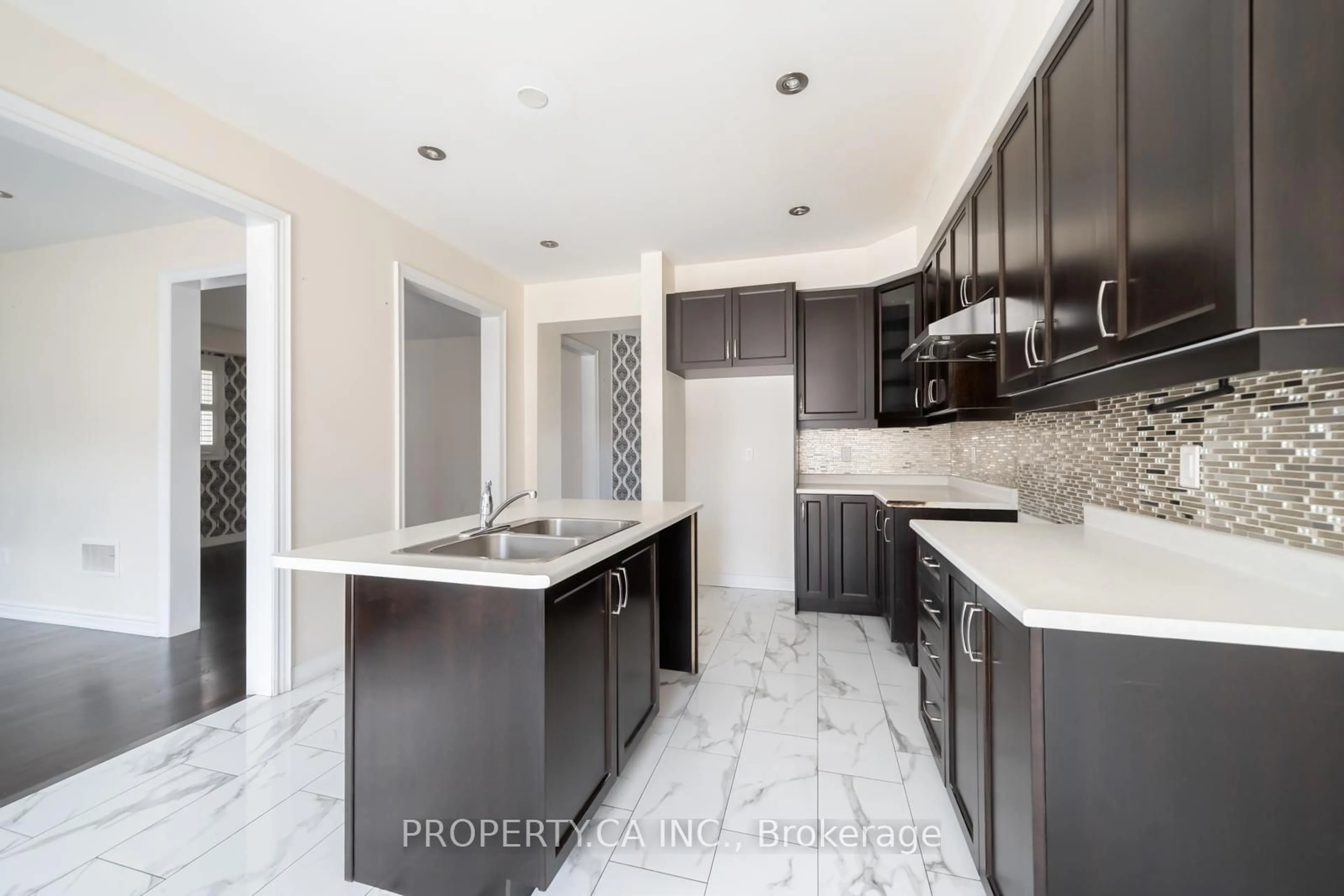 Open concept kitchen, ceramic/tile floor for 7 Forsyth Cres, Brampton Ontario L6X 5N2
