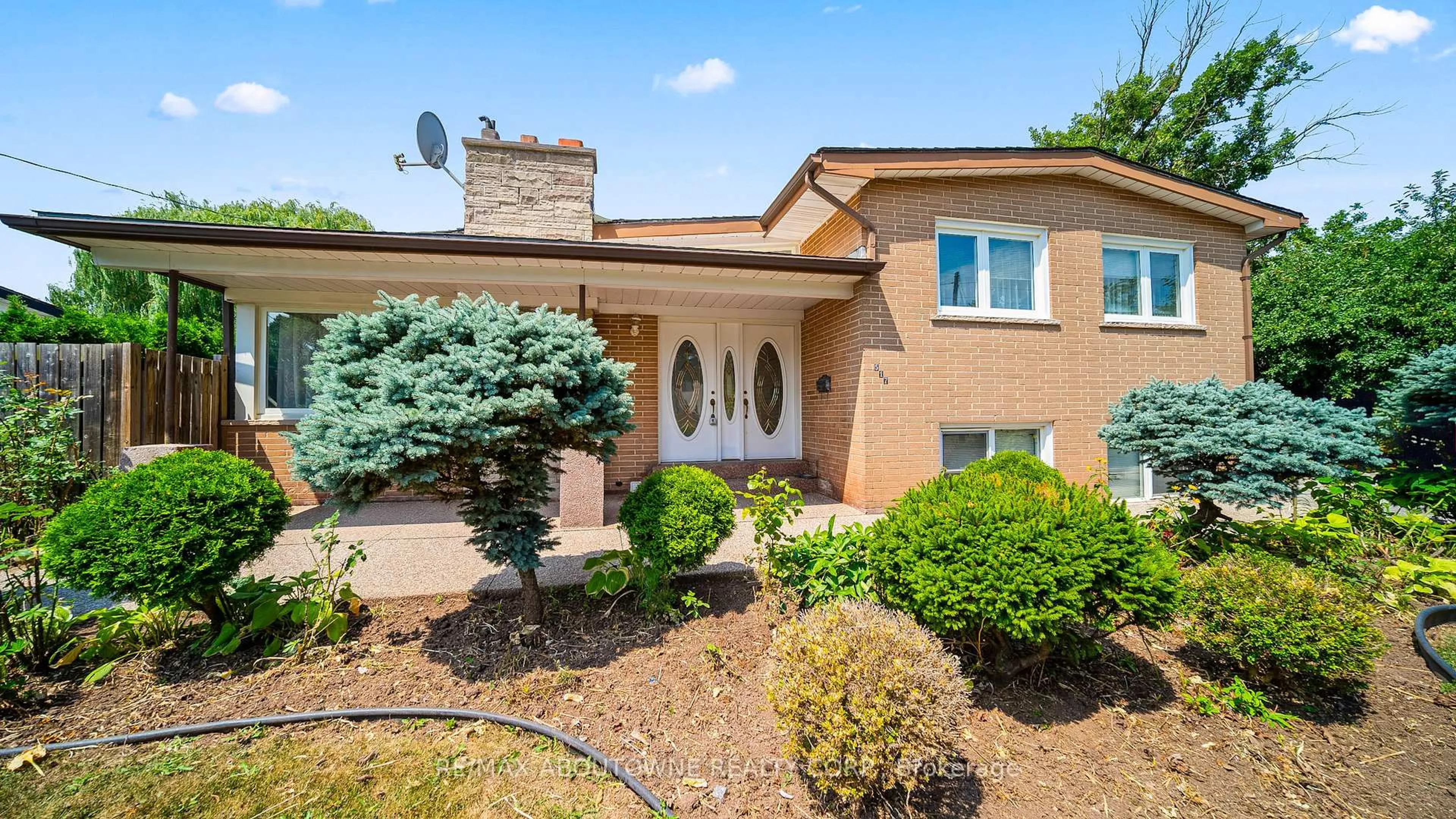 Home with brick exterior material, street for 517 Pinegrove Rd, Oakville Ontario L6K 2C2
