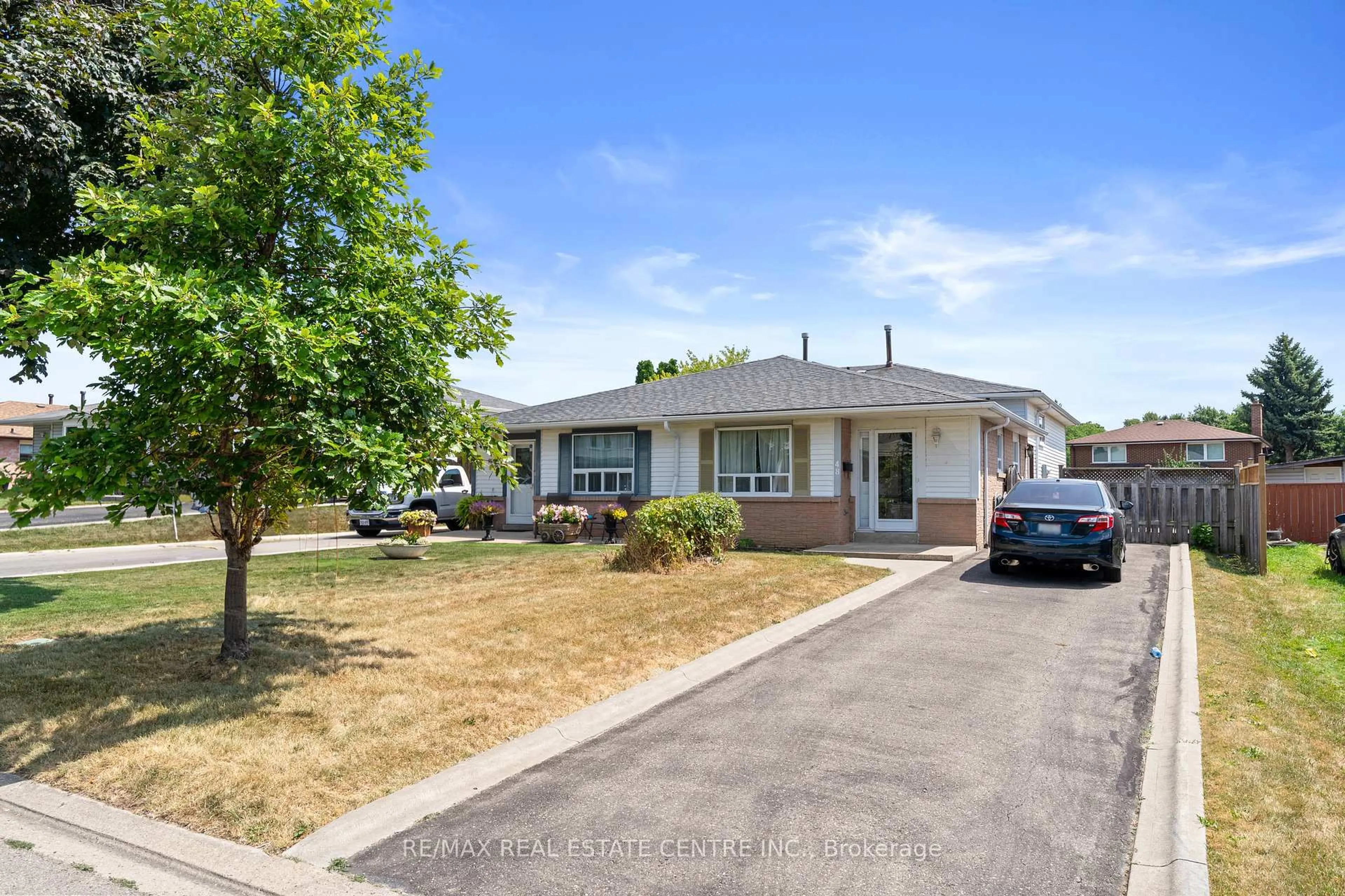 A pic from outside/outdoor area/front of a property/back of a property/a pic from drone, street for 48 Marblehead Cres, Brampton Ontario L6S 2V1