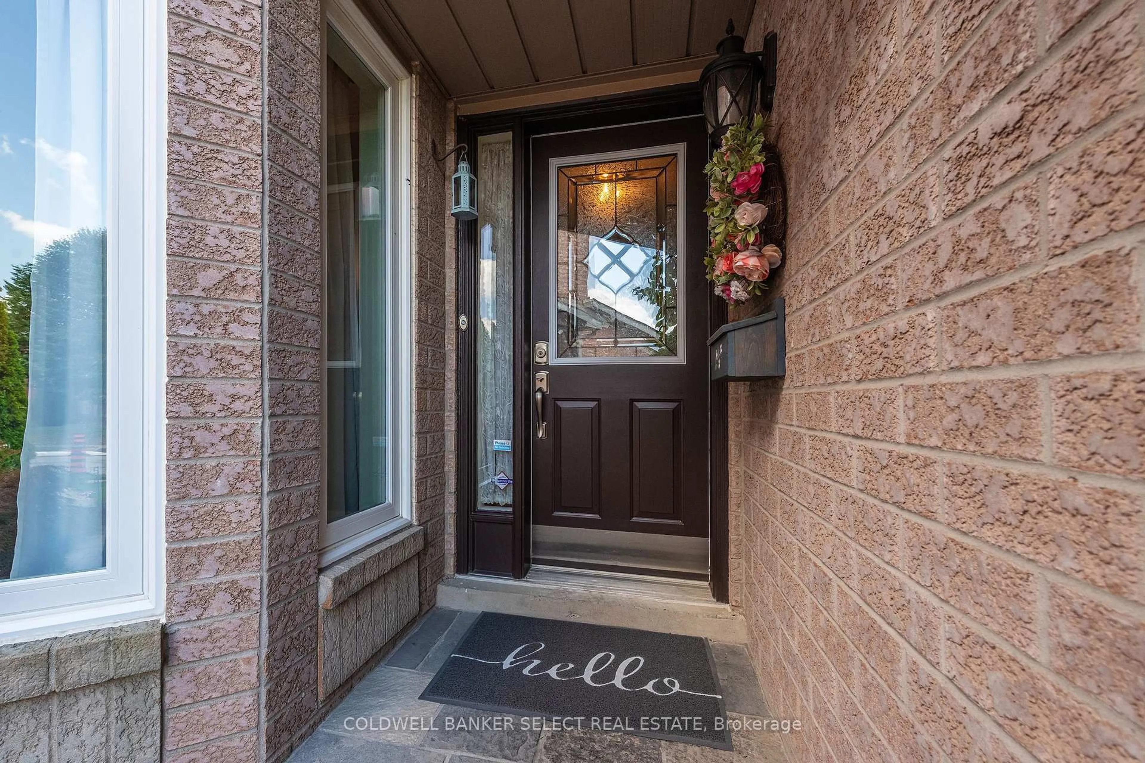 Indoor entryway for 17 Saddletree Tr, Brampton Ontario L6X 4M5