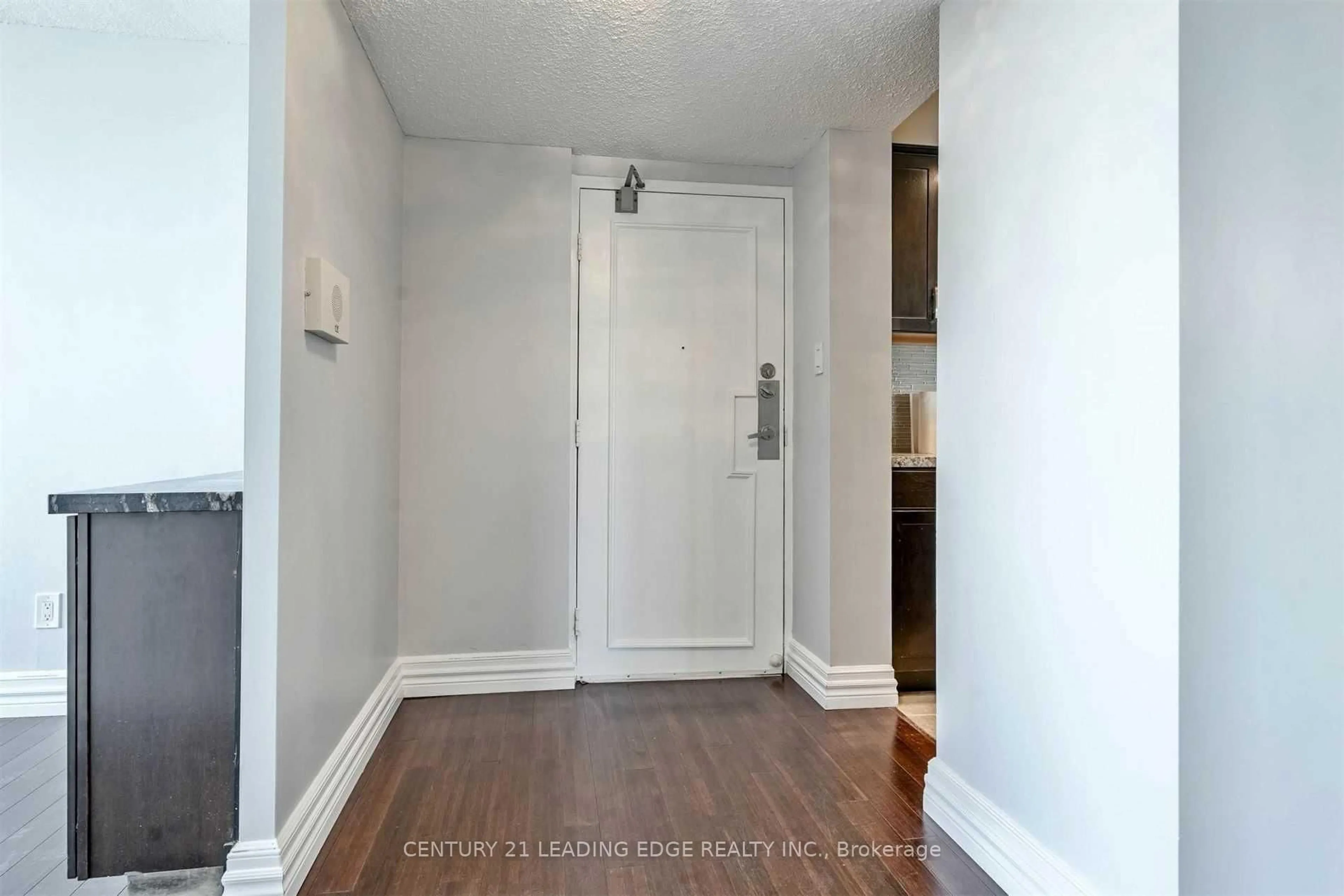 Indoor entryway for 20 Speers Rd #805, Oakville Ontario L6K 3R5