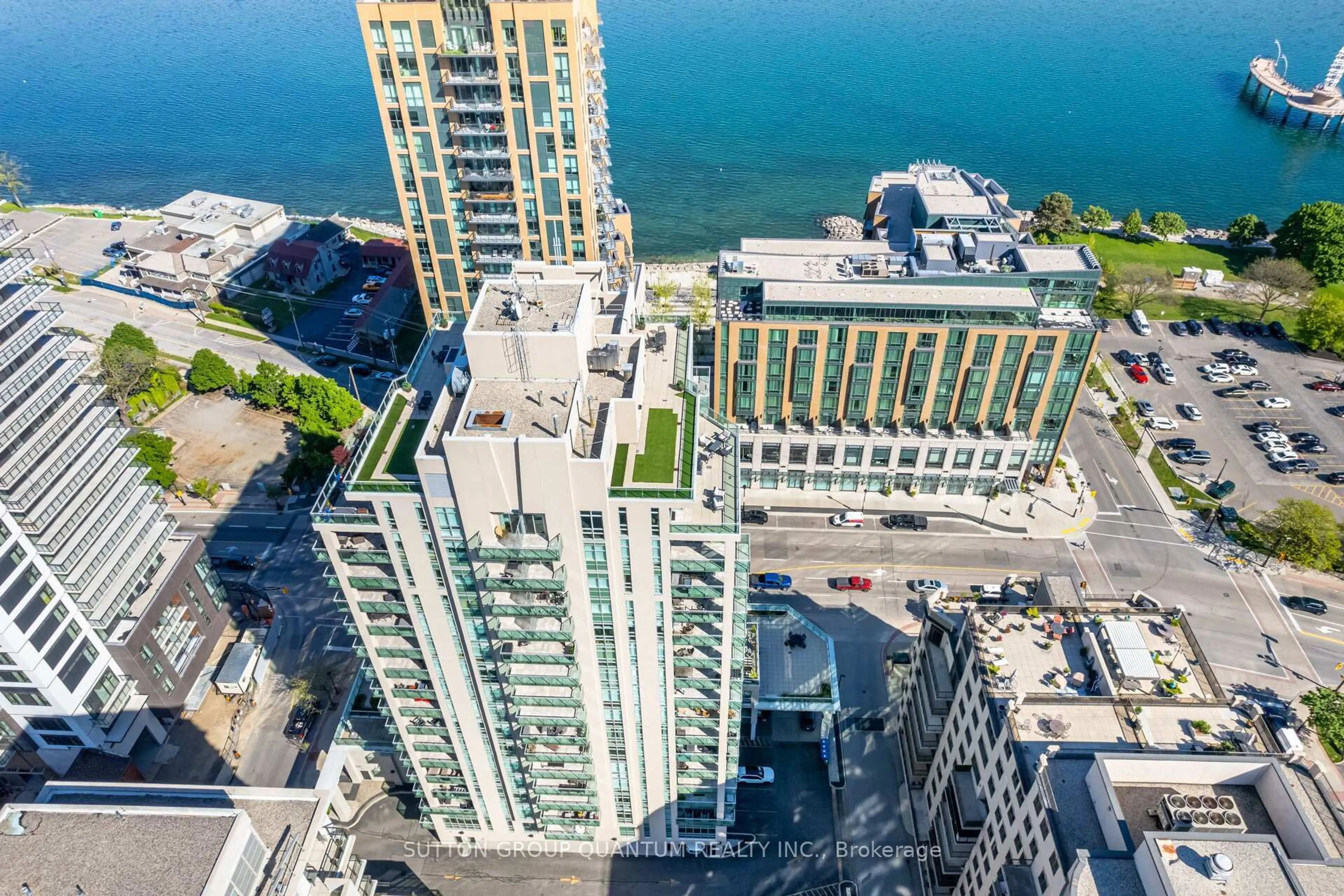 A pic from outside/outdoor area/front of a property/back of a property/a pic from drone, city buildings view from balcony for 360 Pearl St #PH2, Burlington Ontario L7R 1E1