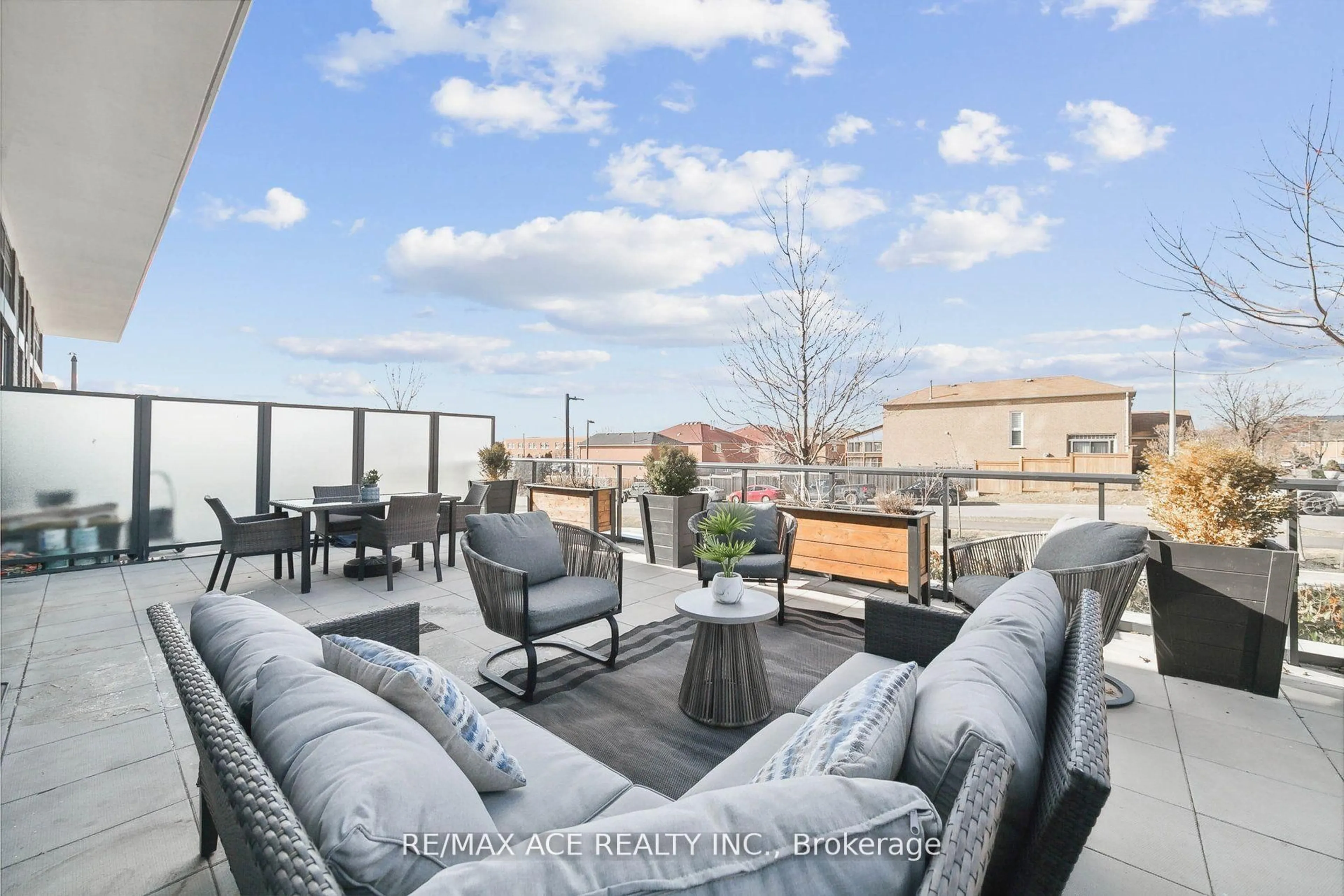 Patio, unknown for 65 Watergarden Dr #101, Mississauga Ontario L5R 0G9