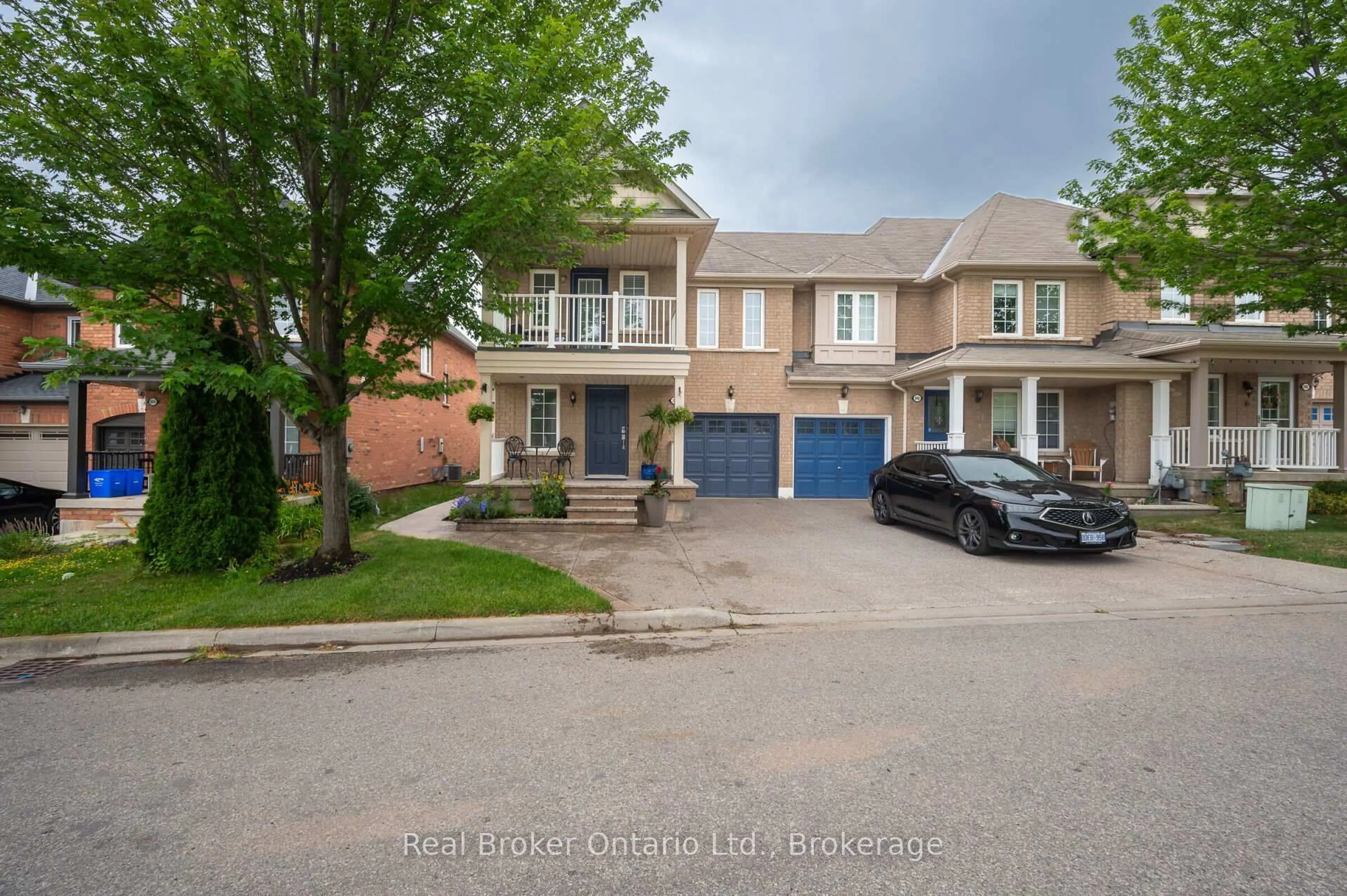 A pic from outside/outdoor area/front of a property/back of a property/a pic from drone, street for 2458 Postmaster Dr, Oakville Ontario L6M 5A8