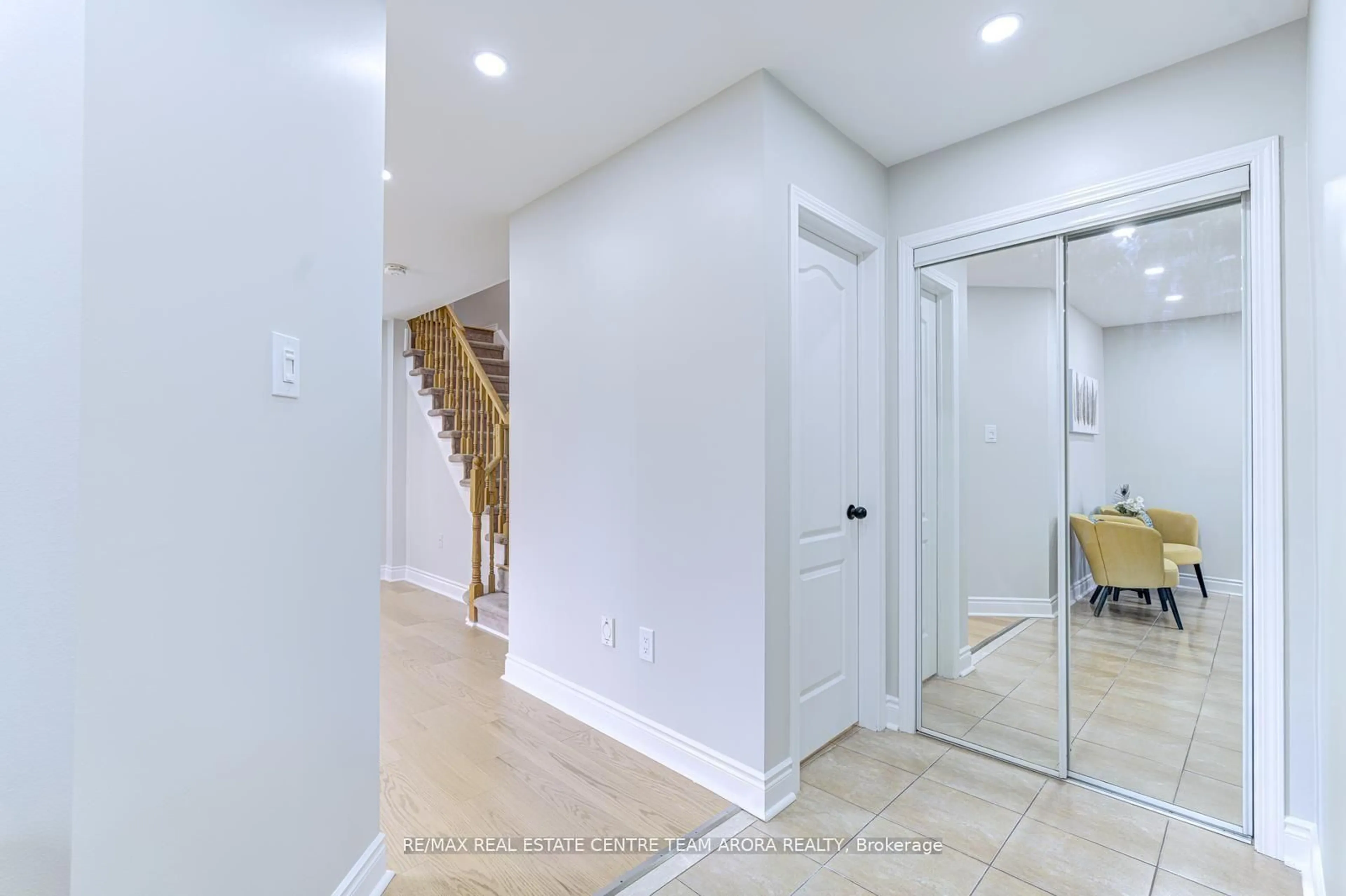 Indoor entryway for 276 Albright Rd, Brampton Ontario L6X 0J1