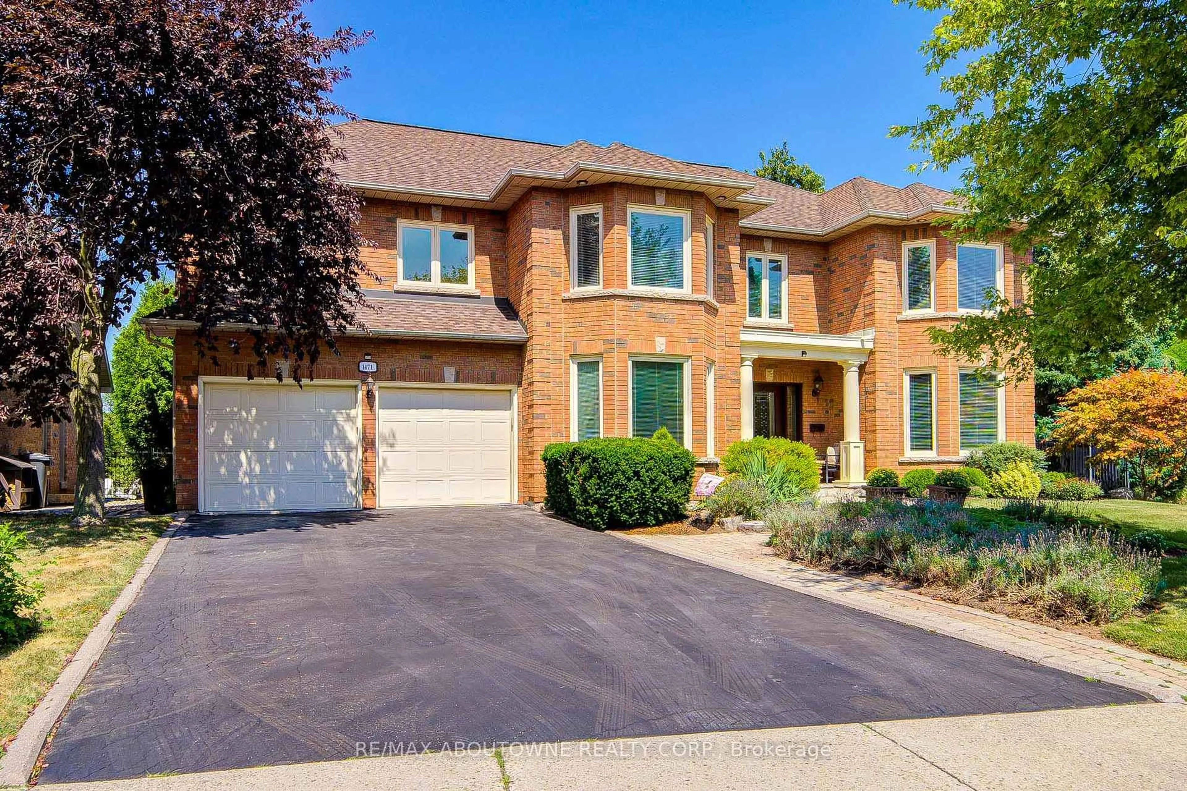 Home with brick exterior material, street for 1471 The Links Dr, Oakville Ontario L6M 2P2