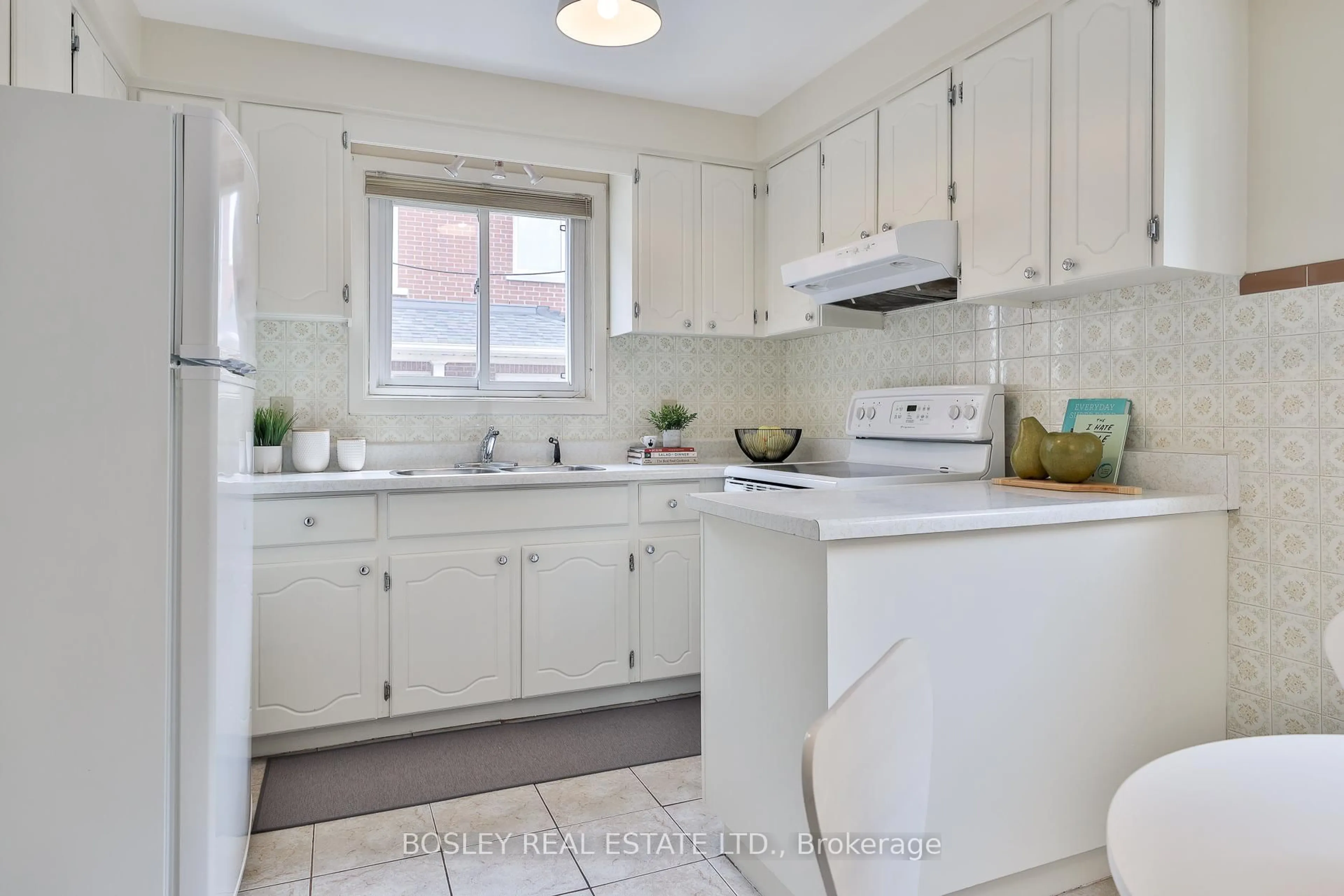 Standard kitchen, ceramic/tile floor for 15 Cremorne Ave, Toronto Ontario M8Z 3L6