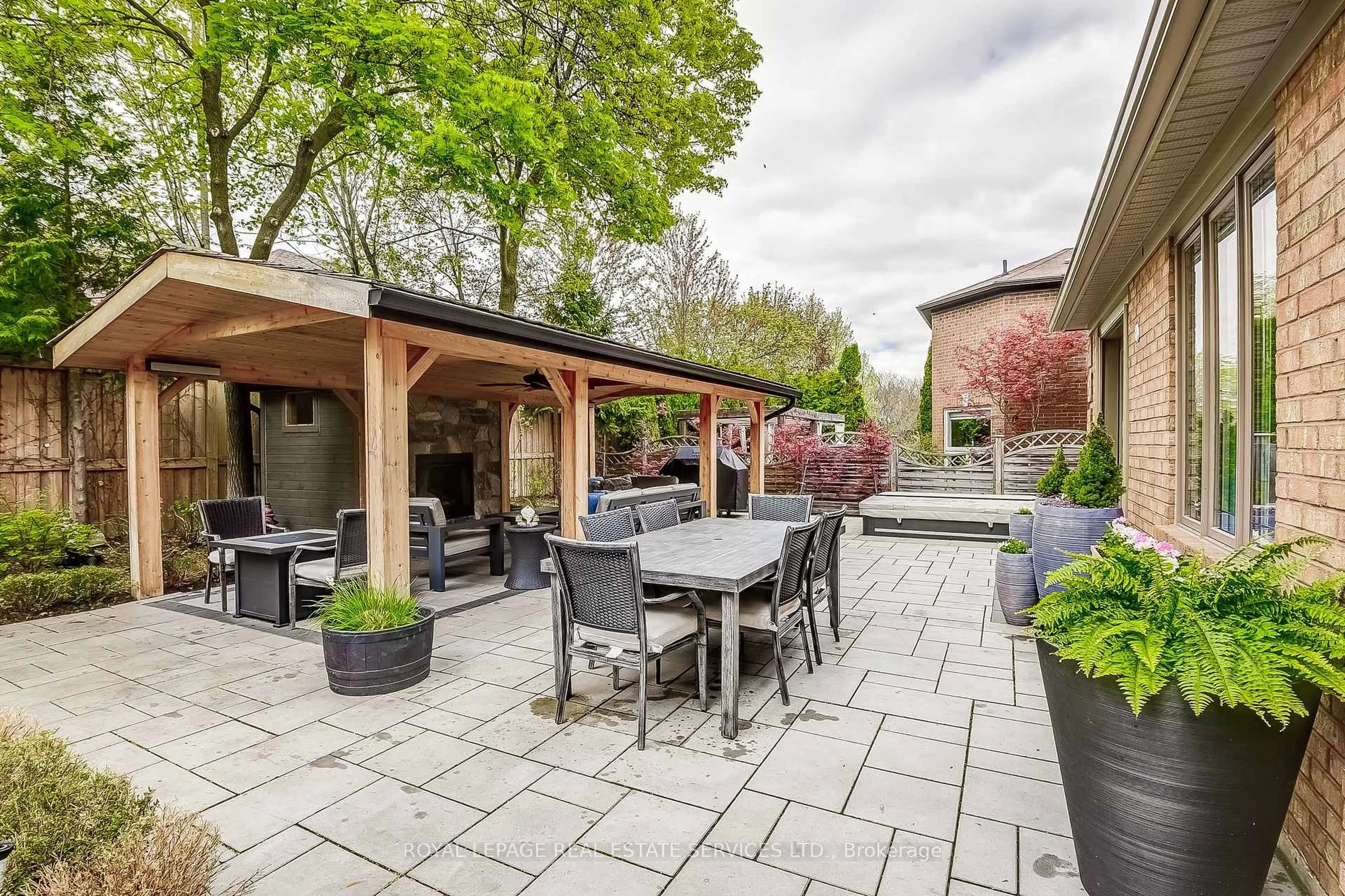 Patio, street for 2783 Duncairn Dr, Mississauga Ontario L5M 5C6