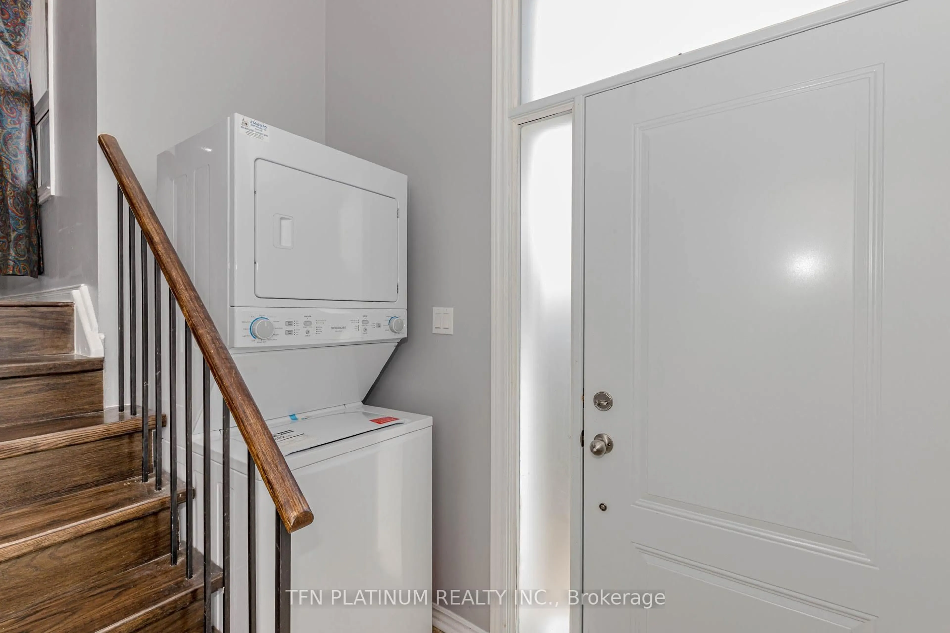 Laundry room for 36 Tanager Sq, Brampton Ontario L6Z 1X2
