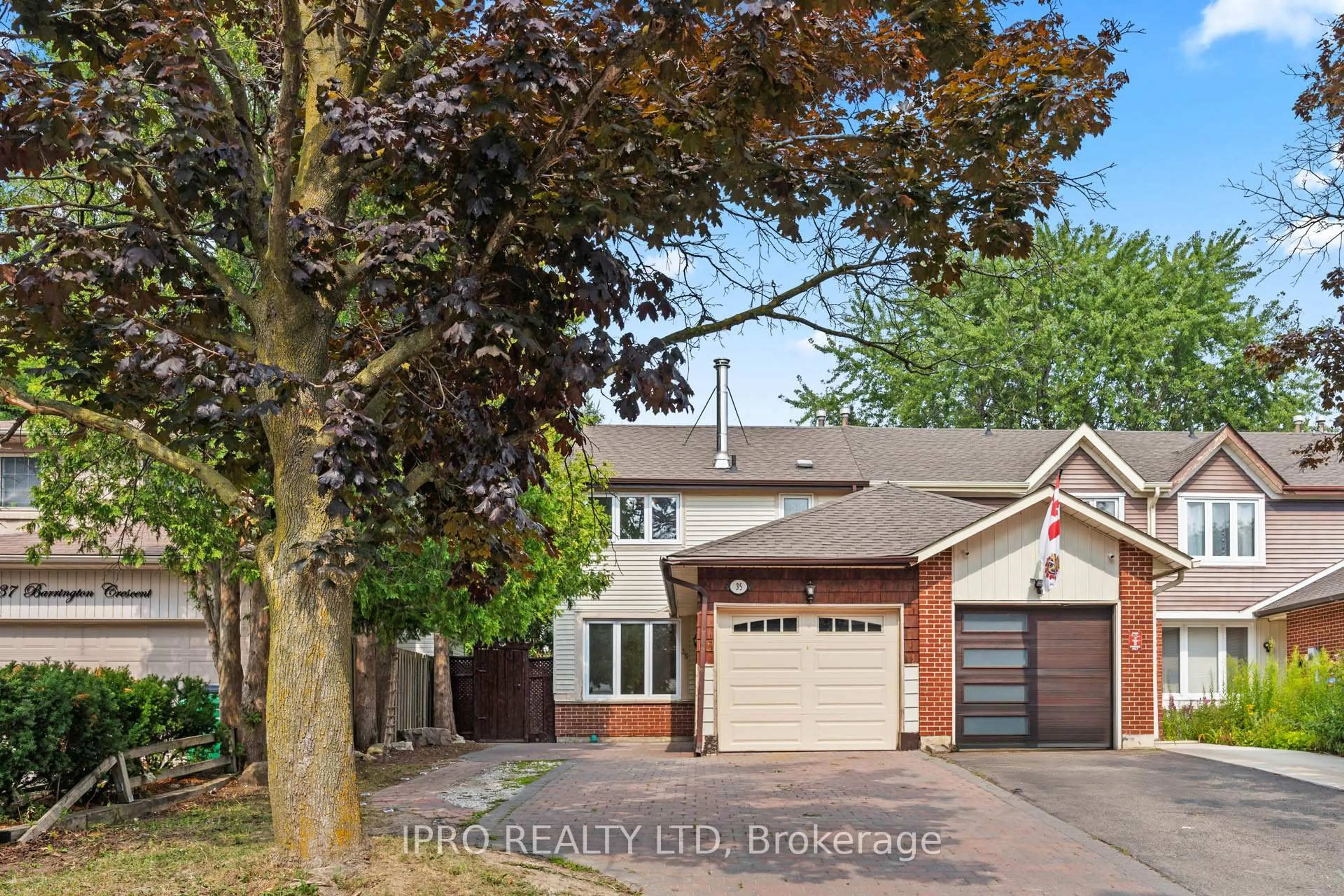 Home with brick exterior material, street for 35 Barrington Cres, Brampton Ontario L6Z 1N2