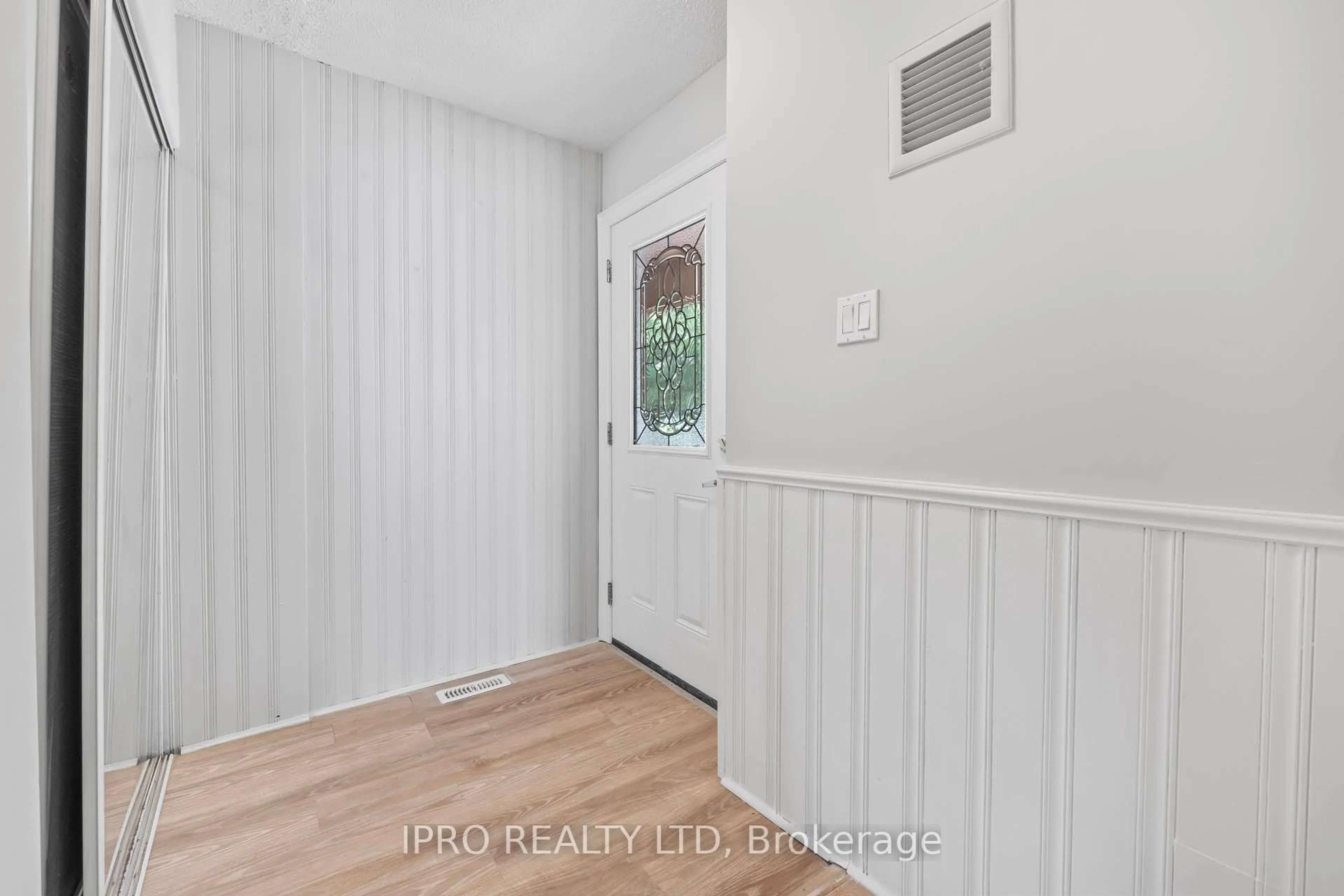 A pic of a room for 35 Barrington Cres, Brampton Ontario L6Z 1N2