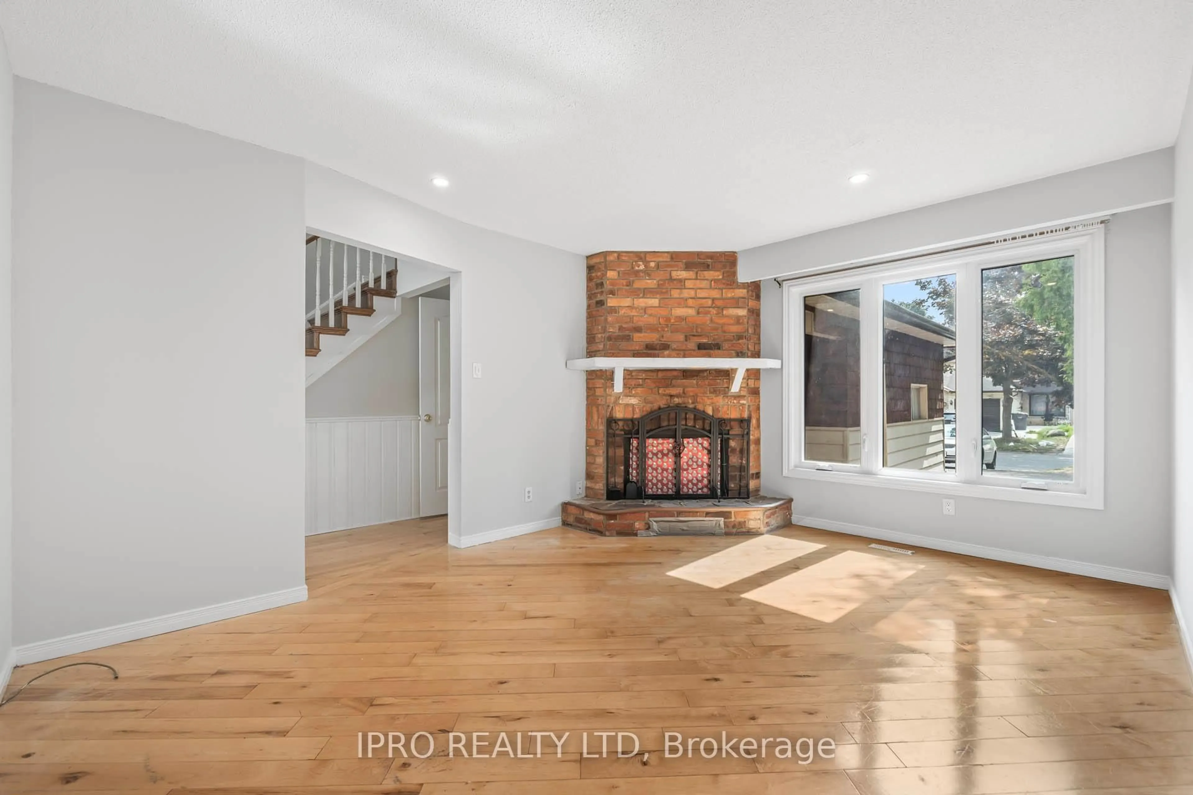 Unknown for 35 Barrington Cres, Brampton Ontario L6Z 1N2
