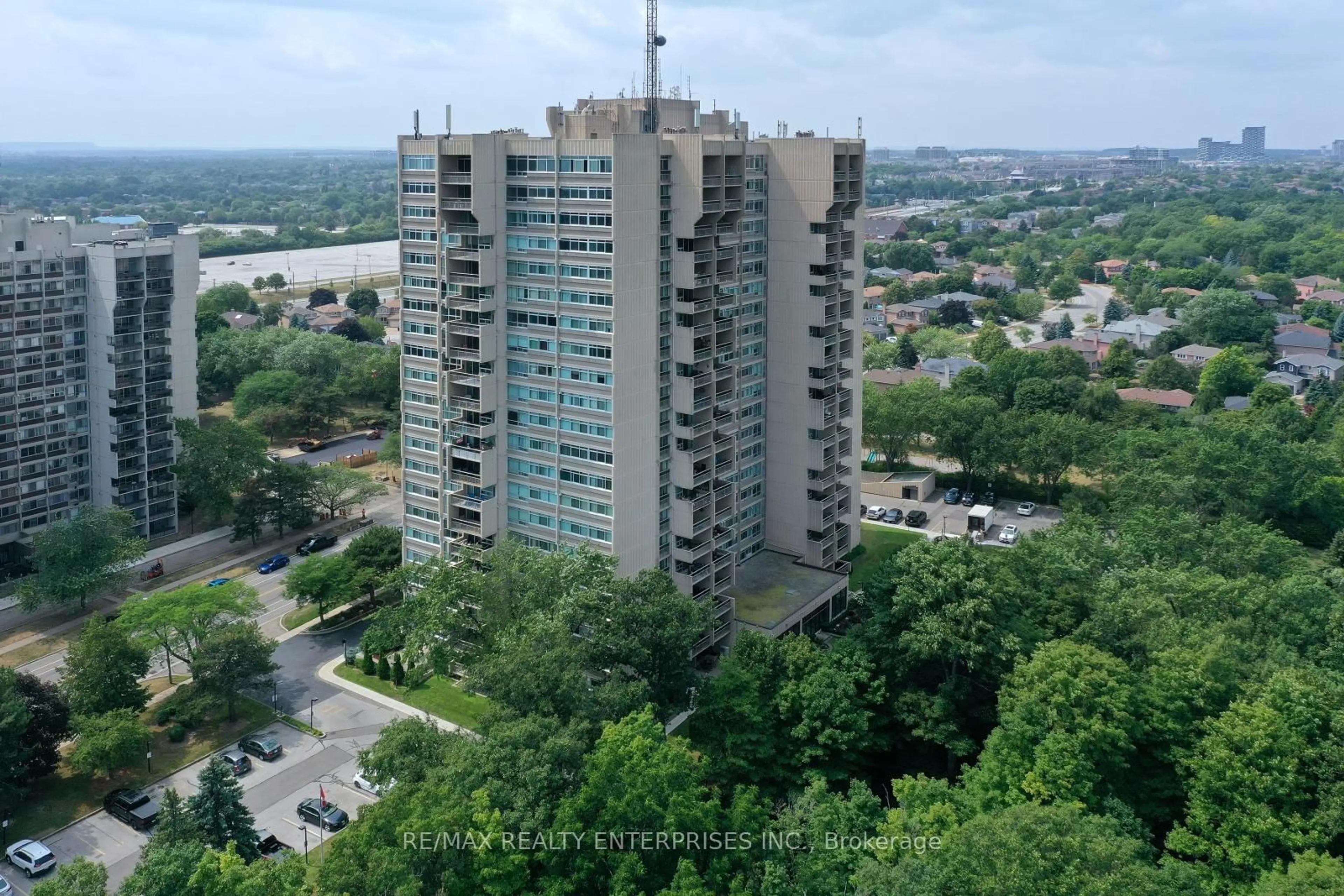 A pic from outside/outdoor area/front of a property/back of a property/a pic from drone, city buildings view from balcony for 1359 White Oaks Blvd #608, Oakville Ontario L6H 2R8