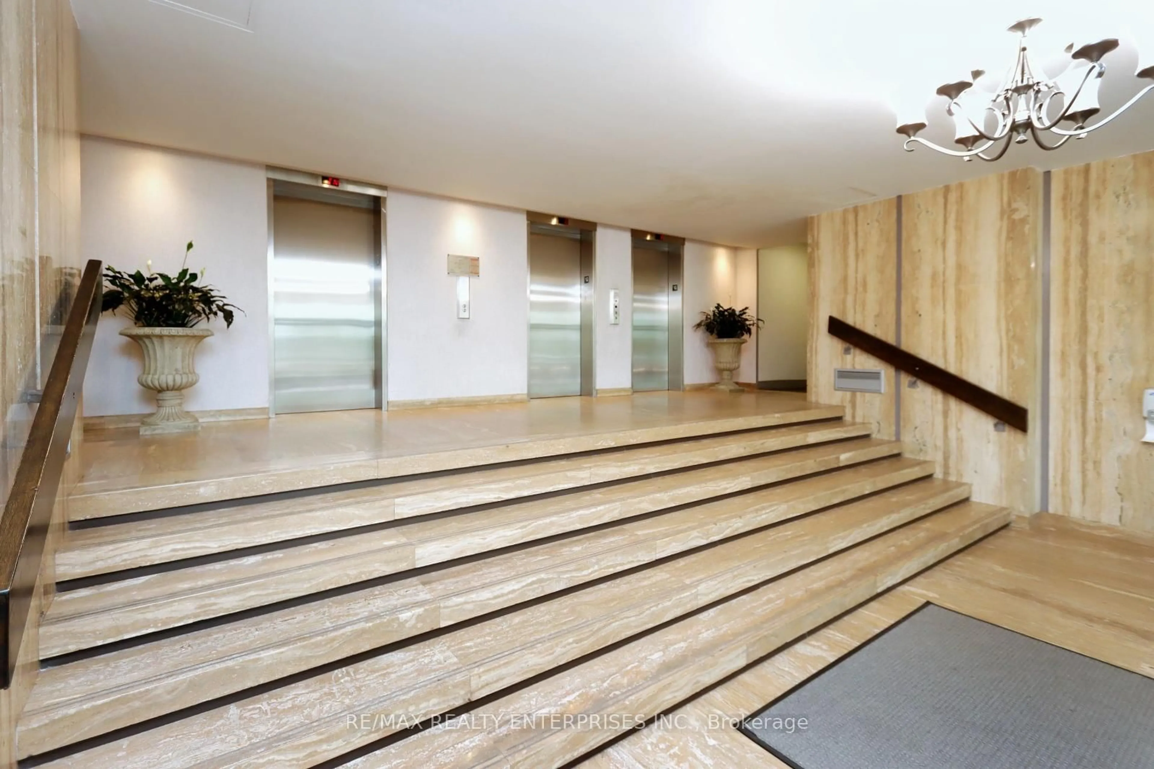 Indoor foyer for 1359 White Oaks Blvd #608, Oakville Ontario L6H 2R8