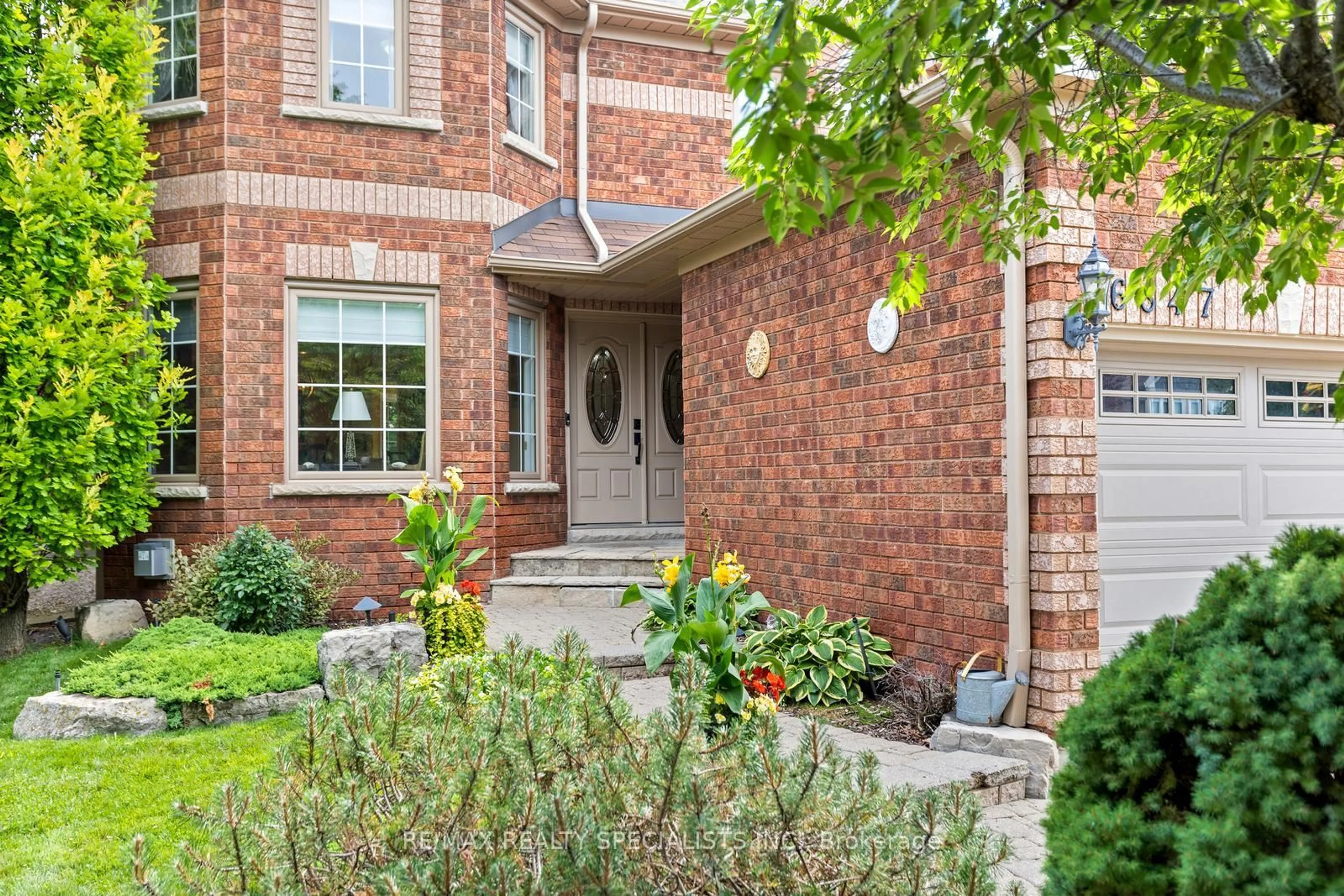 Home with brick exterior material, street for 6847 Summer Heights Dr, Mississauga Ontario L5N 7E7
