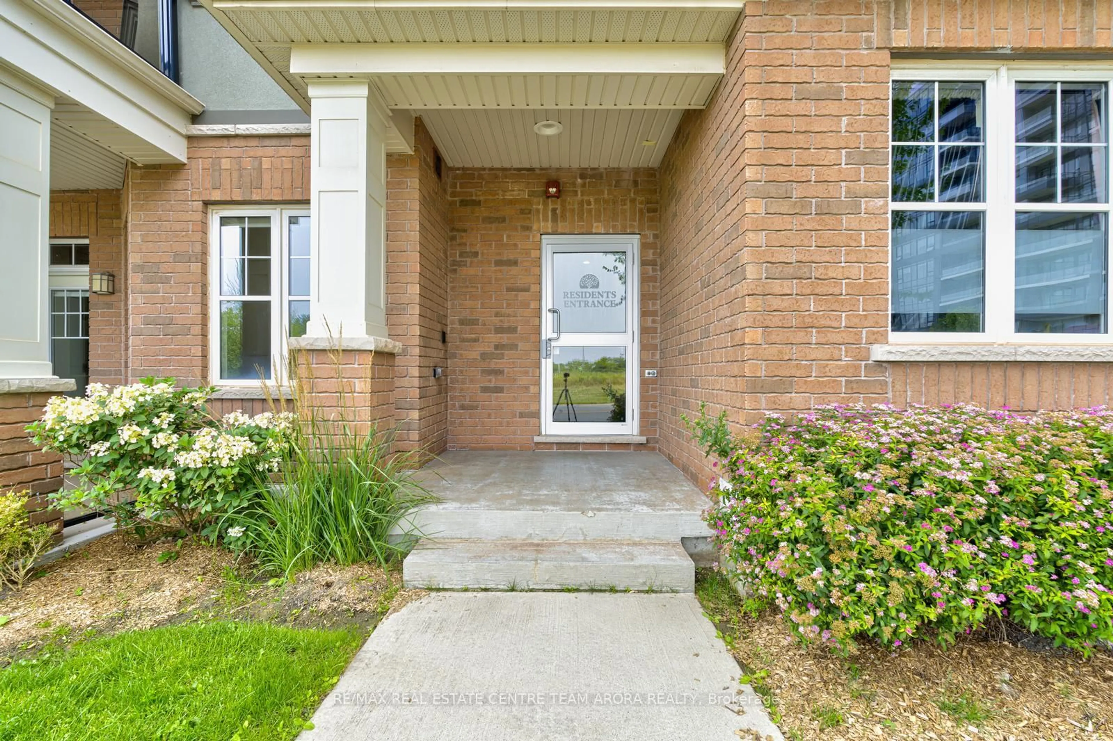 Unknown for 2326 Taunton Rd #303, Oakville Ontario L6H 0L3