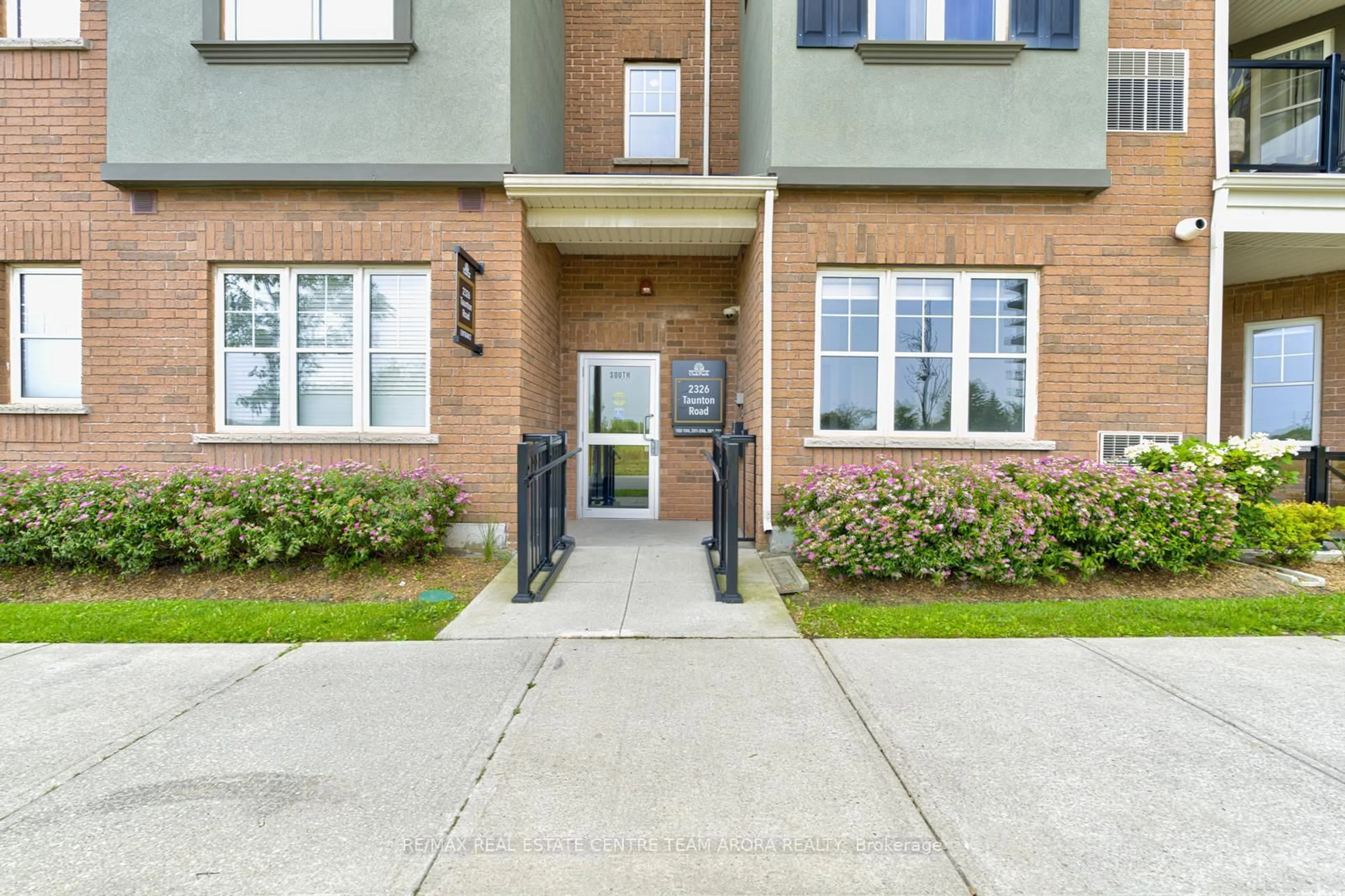 Unknown for 2326 Taunton Rd #303, Oakville Ontario L6H 0L3