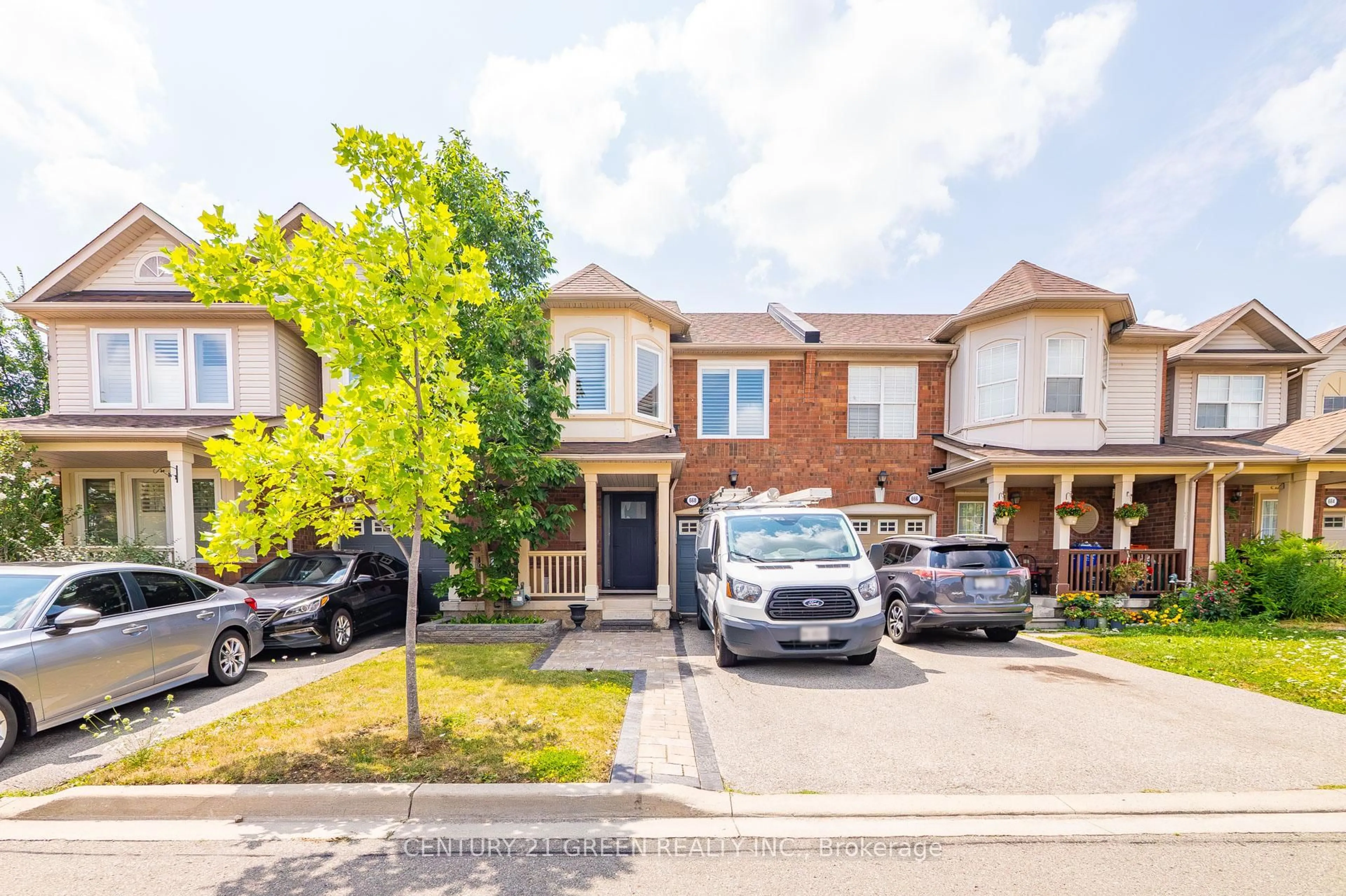 A pic from outside/outdoor area/front of a property/back of a property/a pic from drone, street for 668 Porter Way, Milton Ontario L9T 5W5