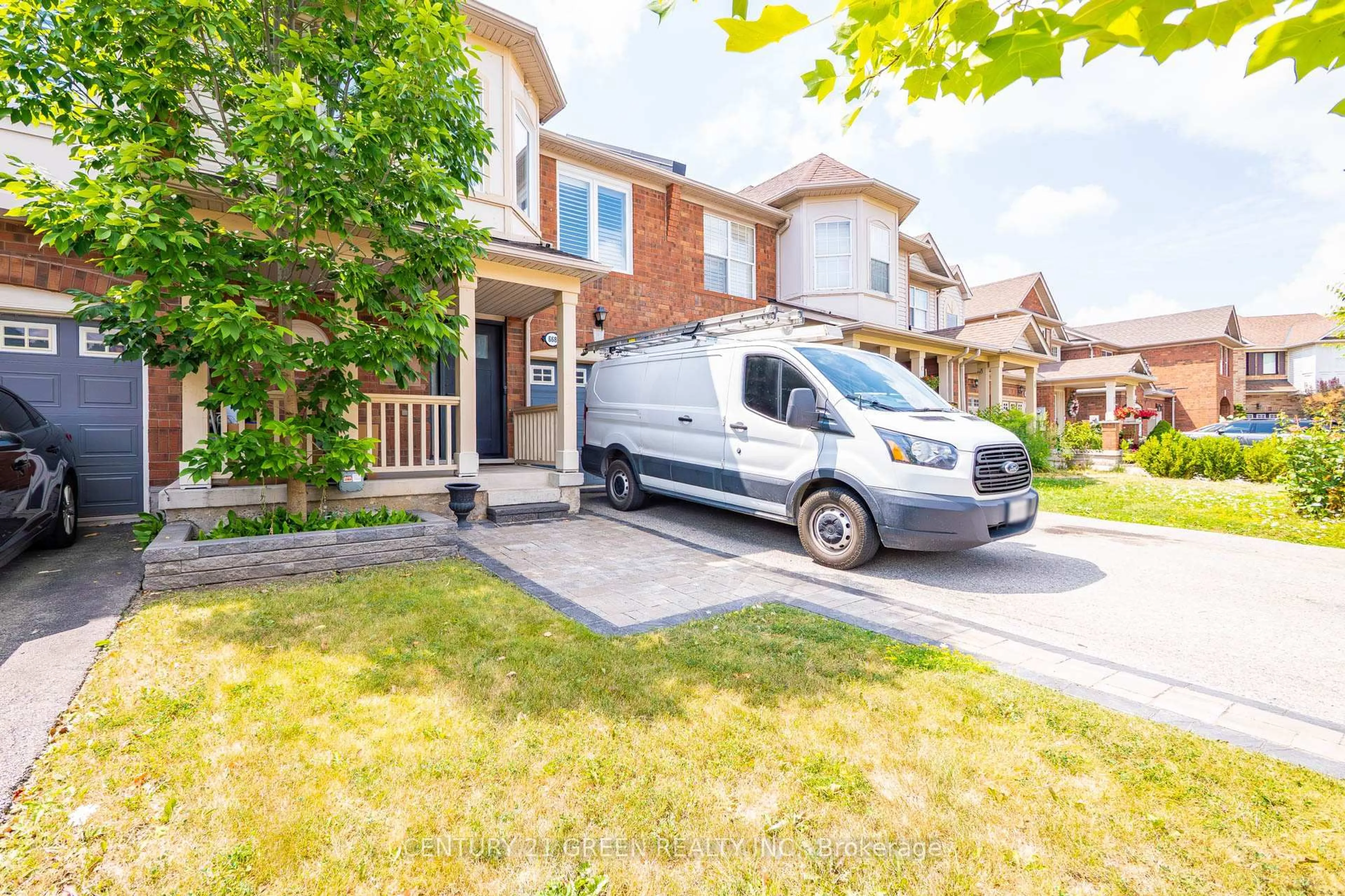 Home with vinyl exterior material, street for 668 Porter Way, Milton Ontario L9T 5W5
