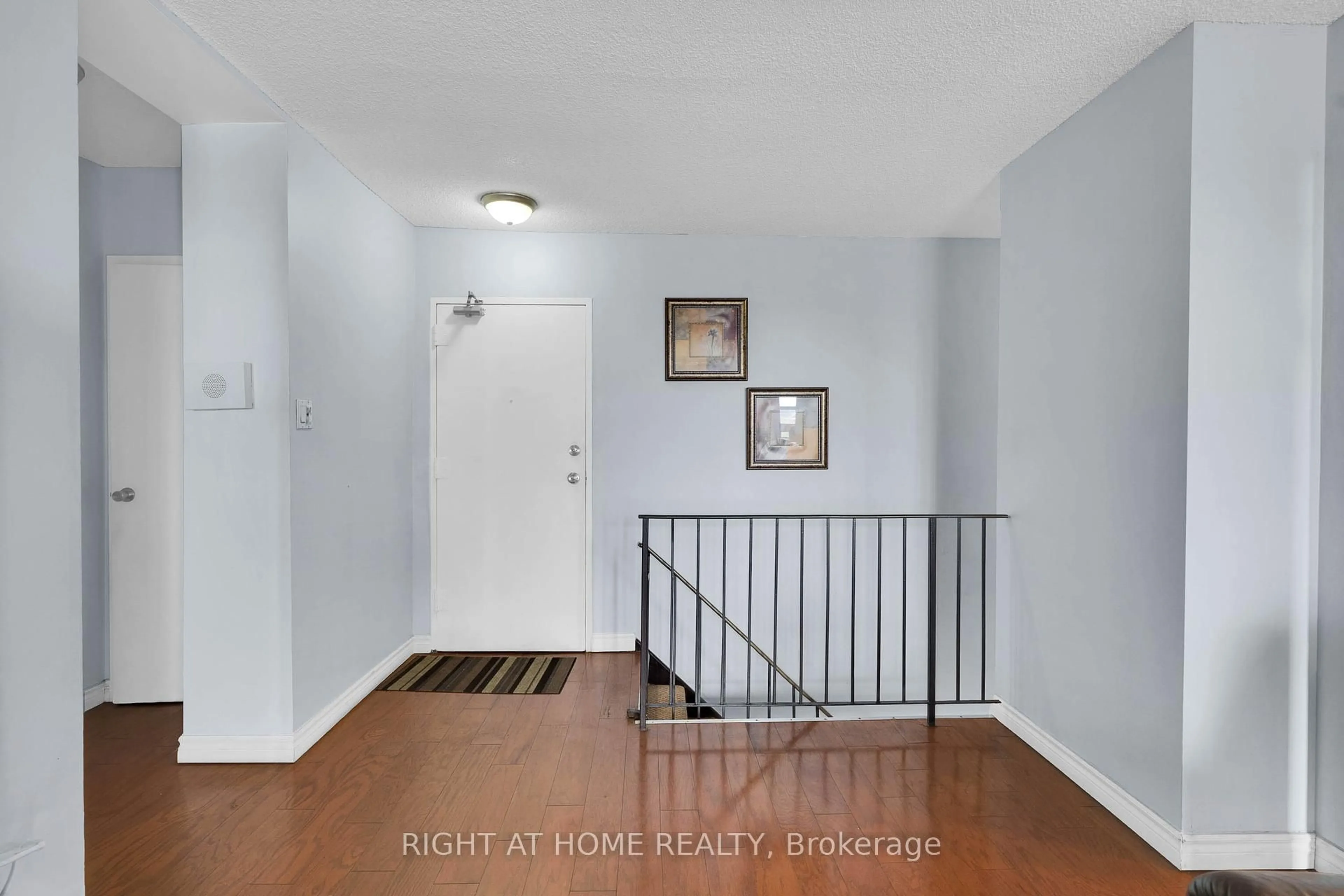 Indoor entryway for 45 Silverstone Dr #909, Toronto Ontario M9V 4B1