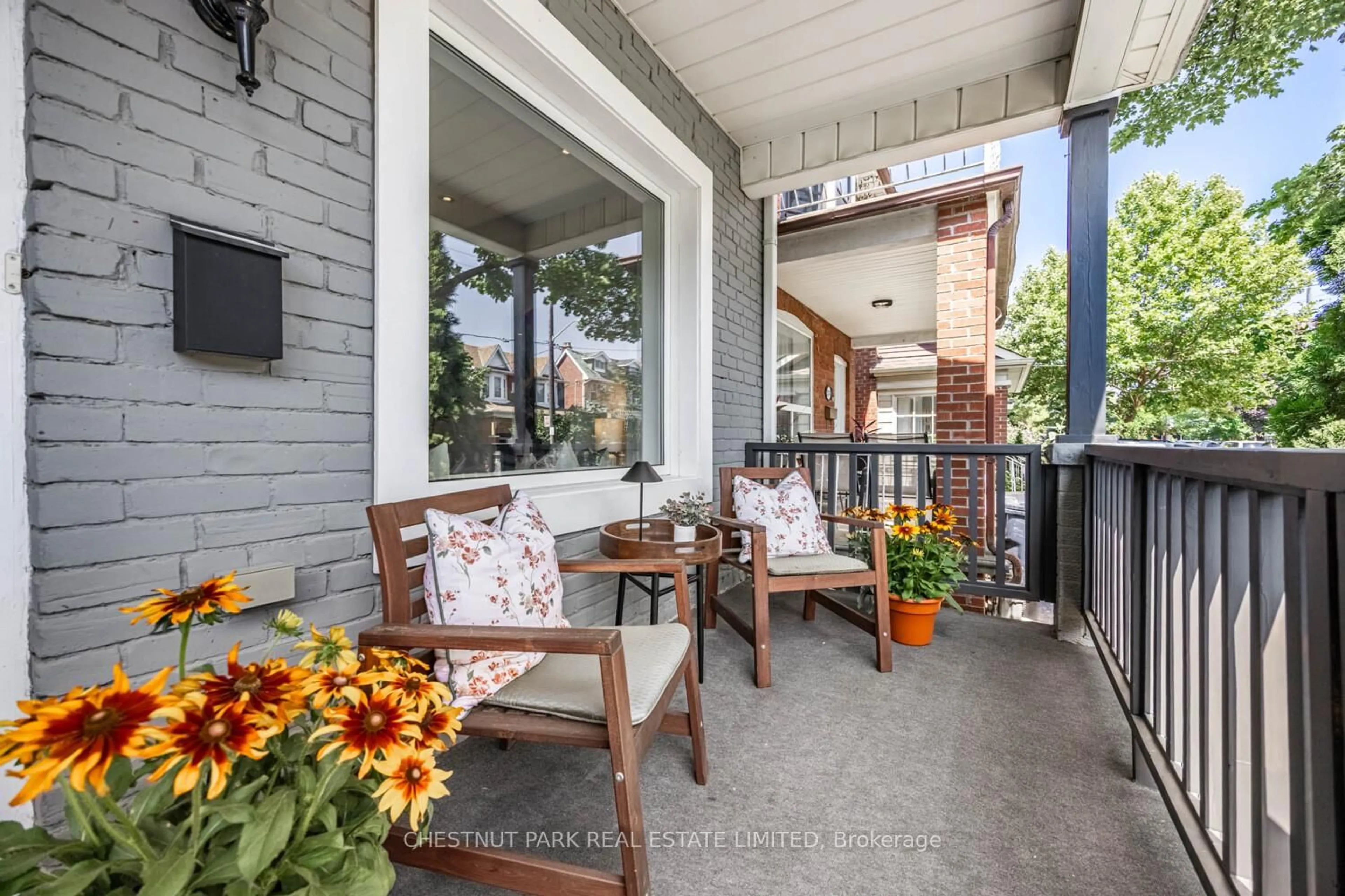 Patio, street for 532 Perth Ave, Toronto Ontario M6N 2W7