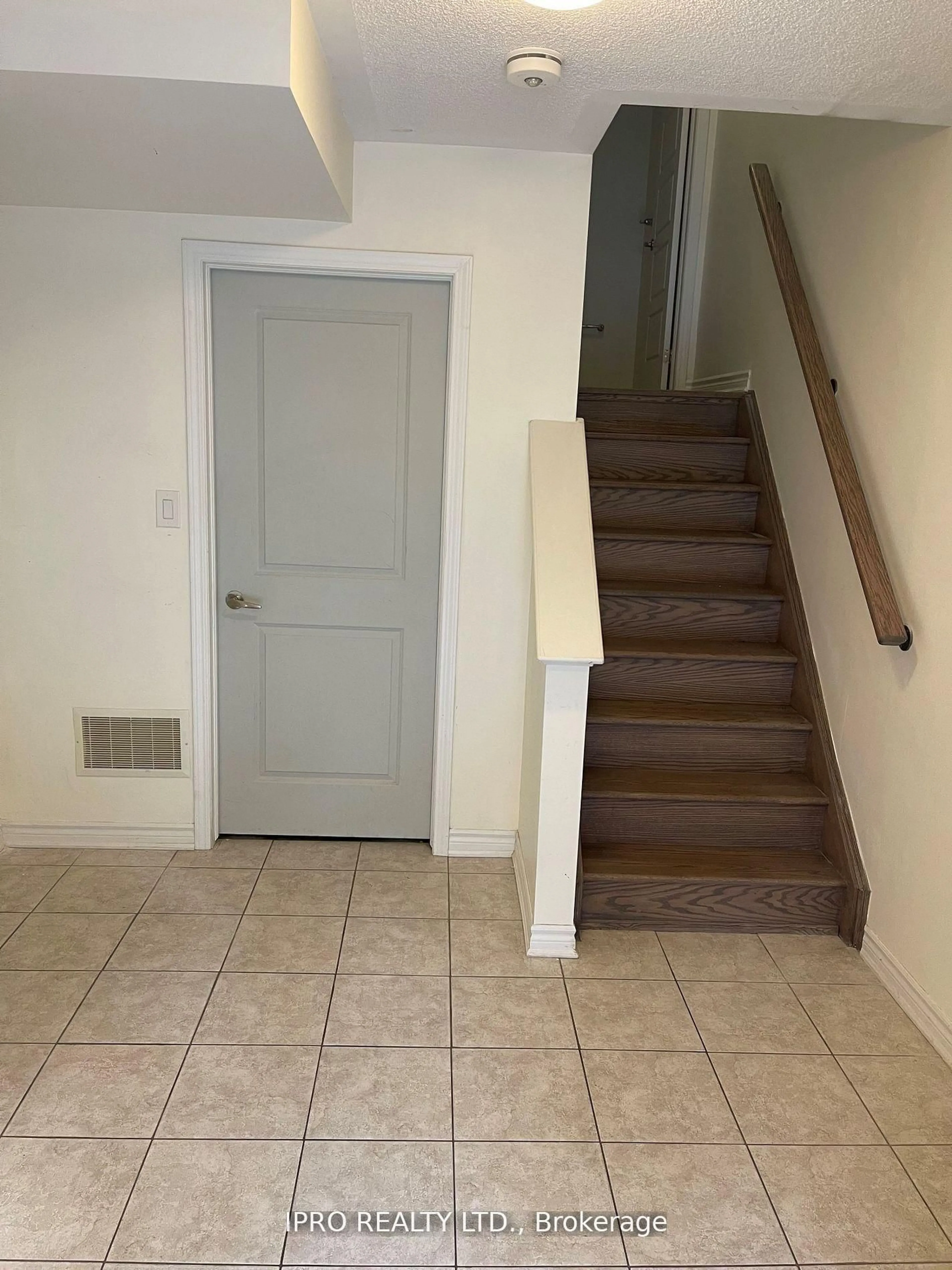 Unknown for 114 FROST Crt, Milton Ontario L9E 1G4