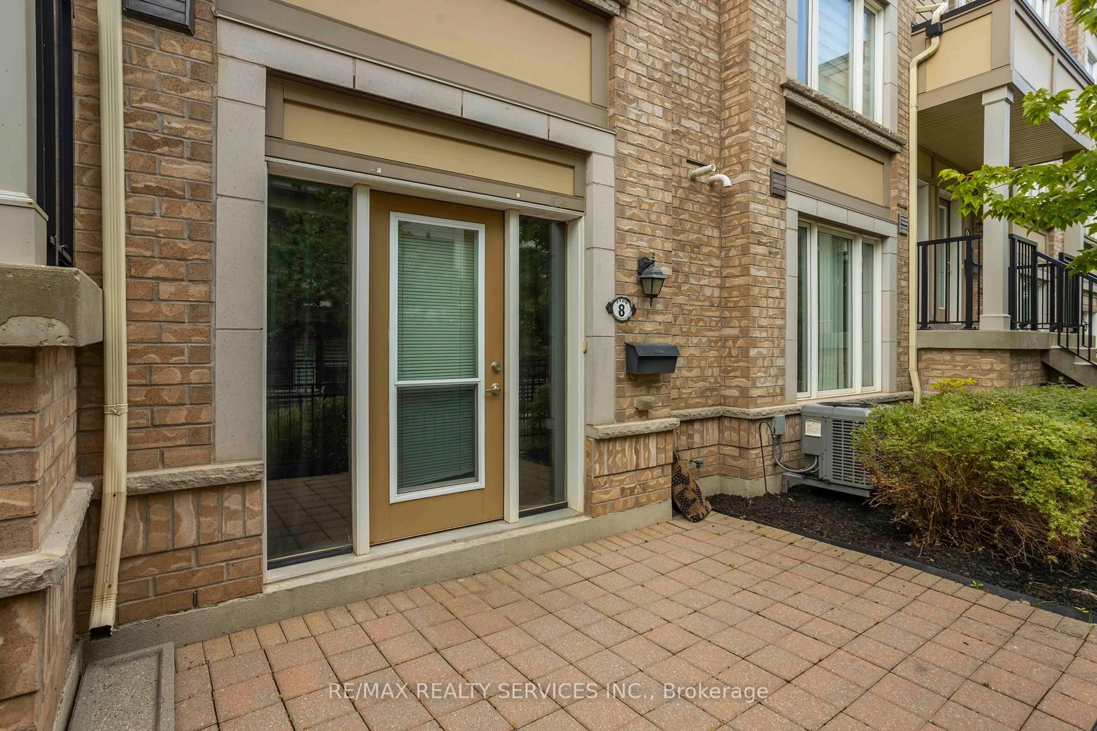 Unknown for 3100 Boxford Cres #8, Mississauga Ontario L5M 0P4