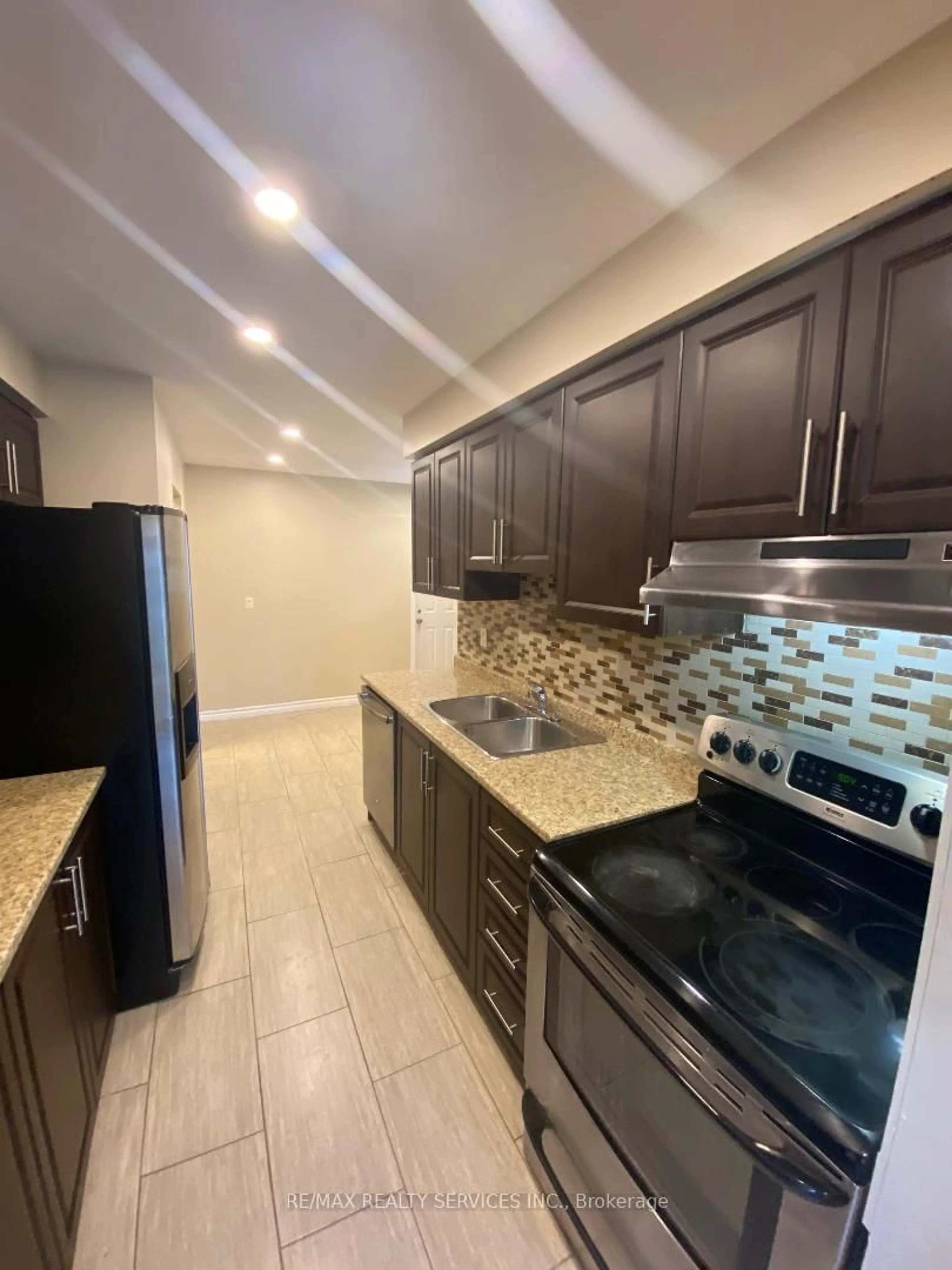 Standard kitchen, ceramic/tile floor for 41 Manitou Cres, Brampton Ontario L6S 2Z6