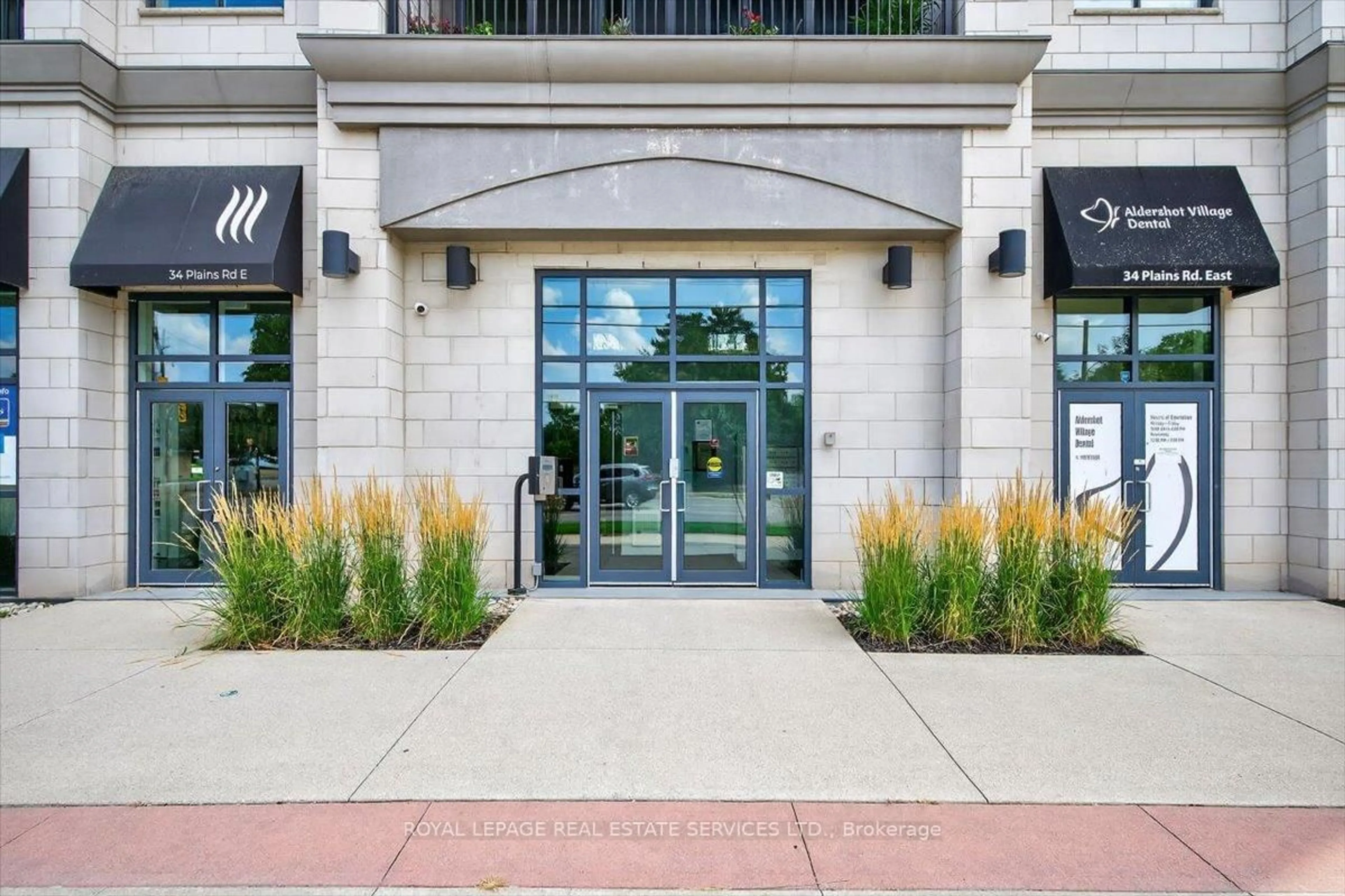 Indoor entryway for 34 Plains Rd #501, Burlington Ontario L7T 0B9