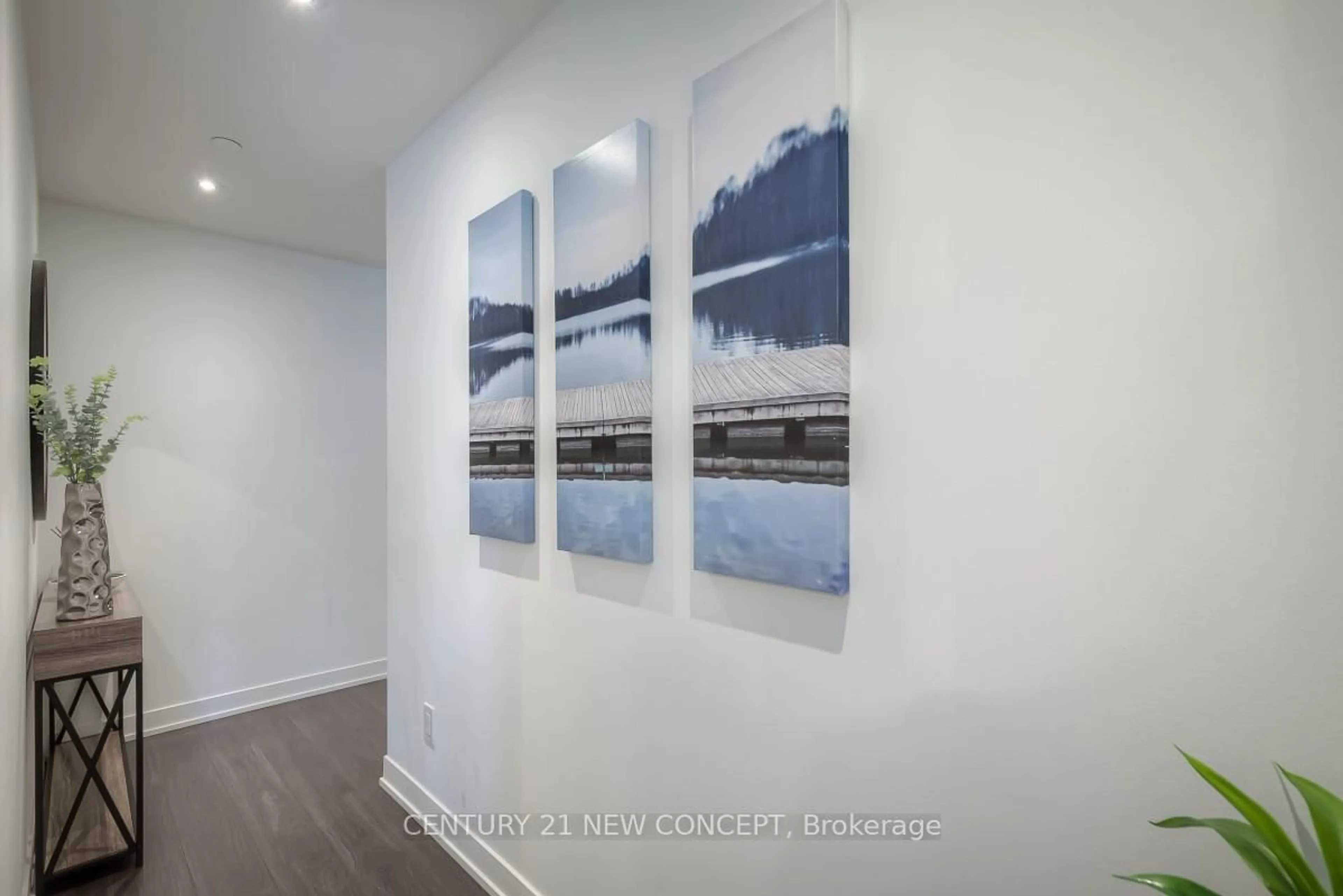 Indoor entryway for 1830 Bloor St #724, Toronto Ontario M6P 0A2