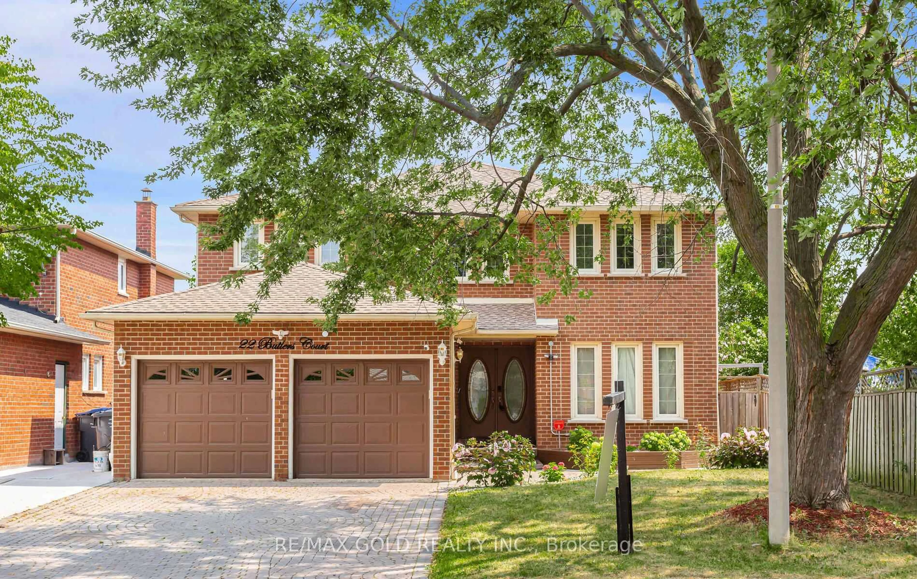 Home with brick exterior material, street for 22 Butlers Crt, Brampton Ontario L6Y 3T7