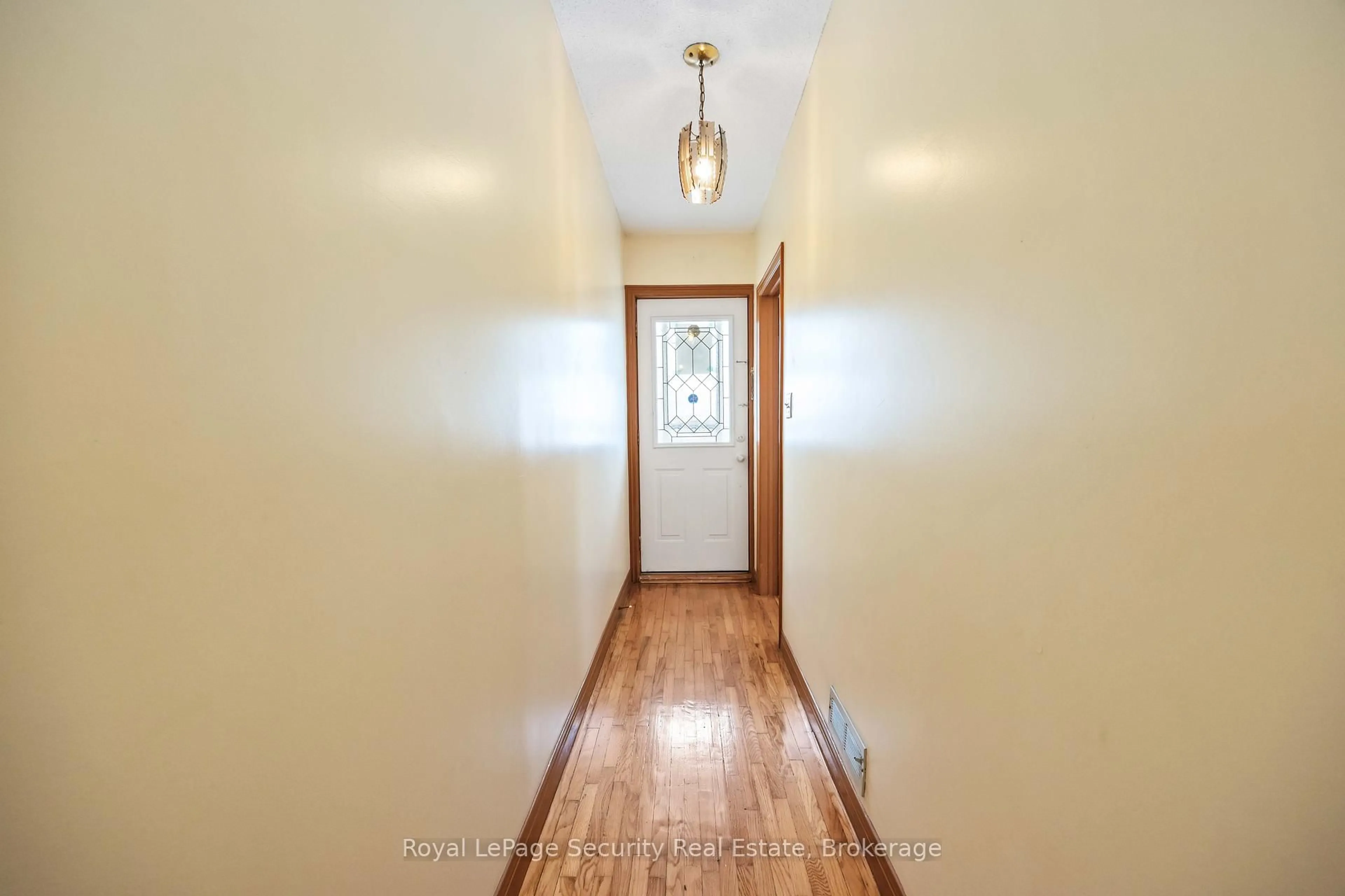 Indoor entryway for 309 Silverthorn Ave, Toronto Ontario M6N 3K5