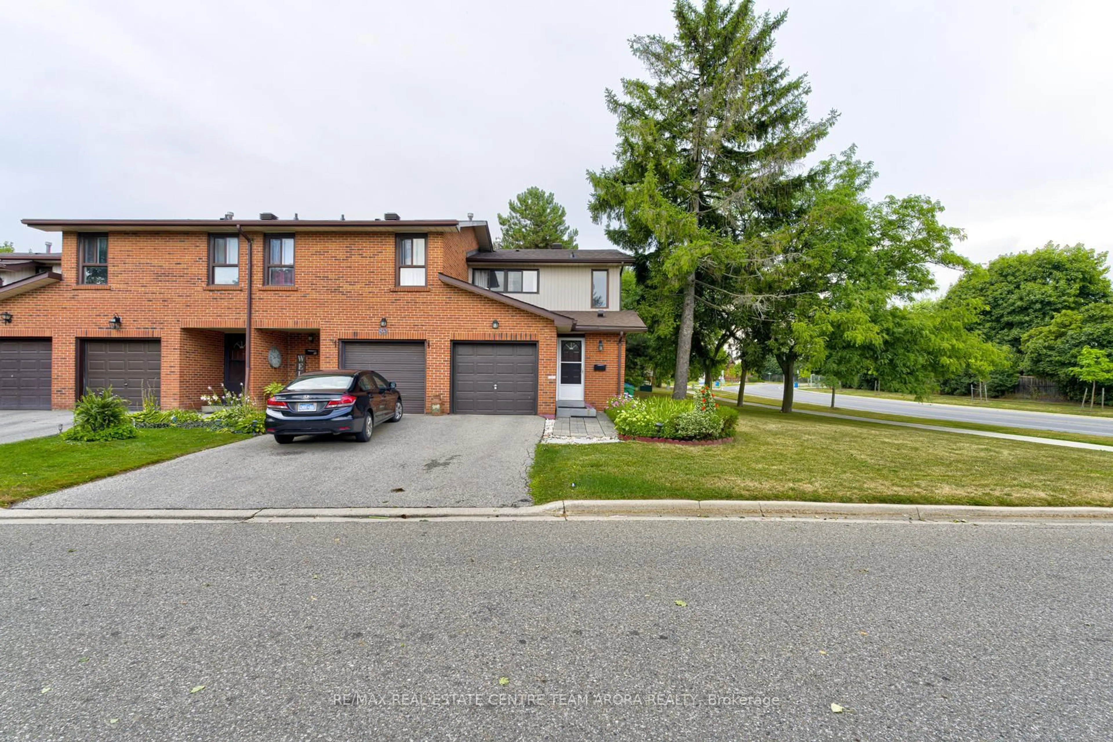 Home with brick exterior material, street for 90 Dawson Cres #90, Brampton Ontario L6V 3M6