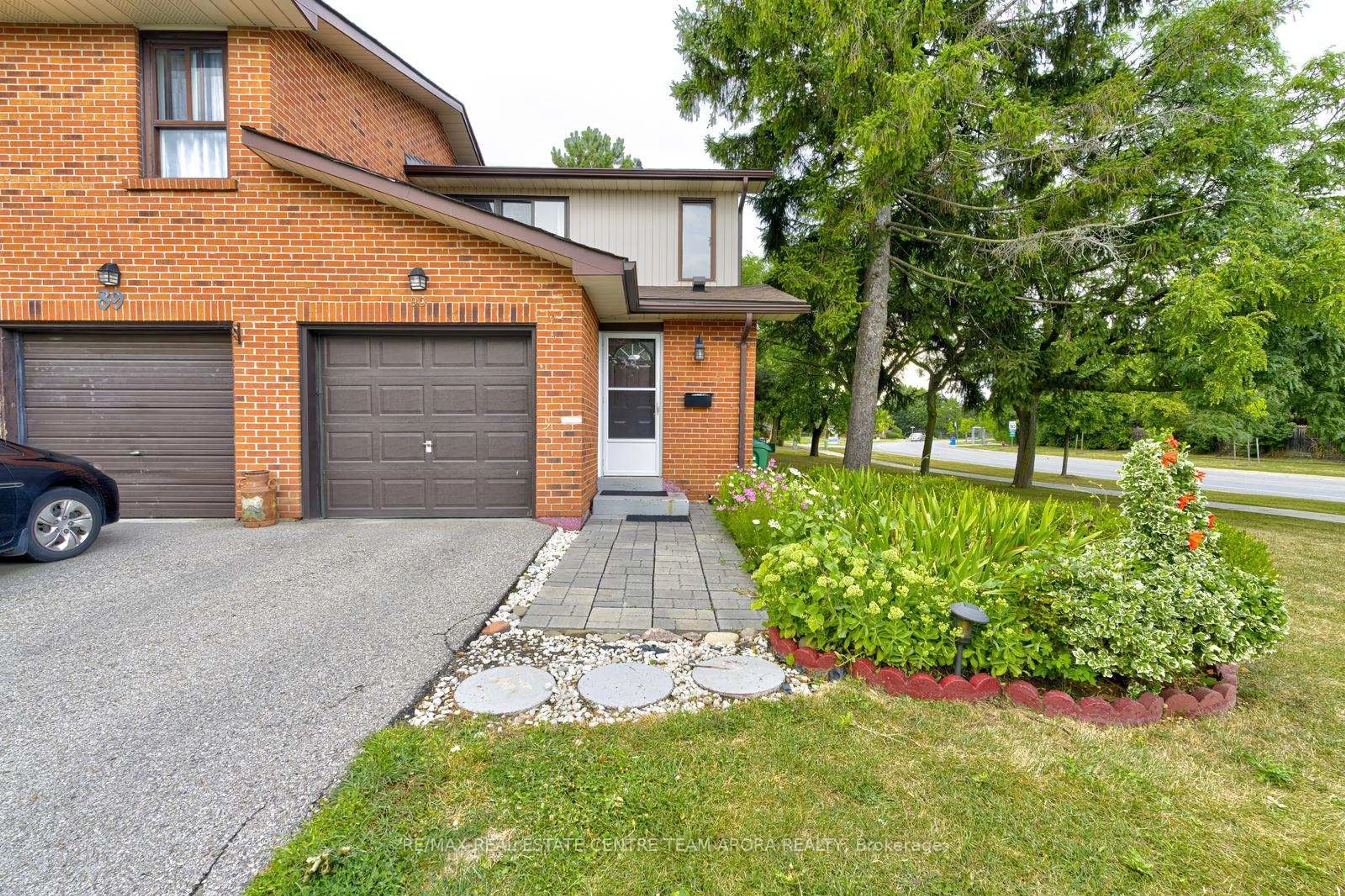 Home with brick exterior material, street for 90 Dawson Cres #90, Brampton Ontario L6V 3M6