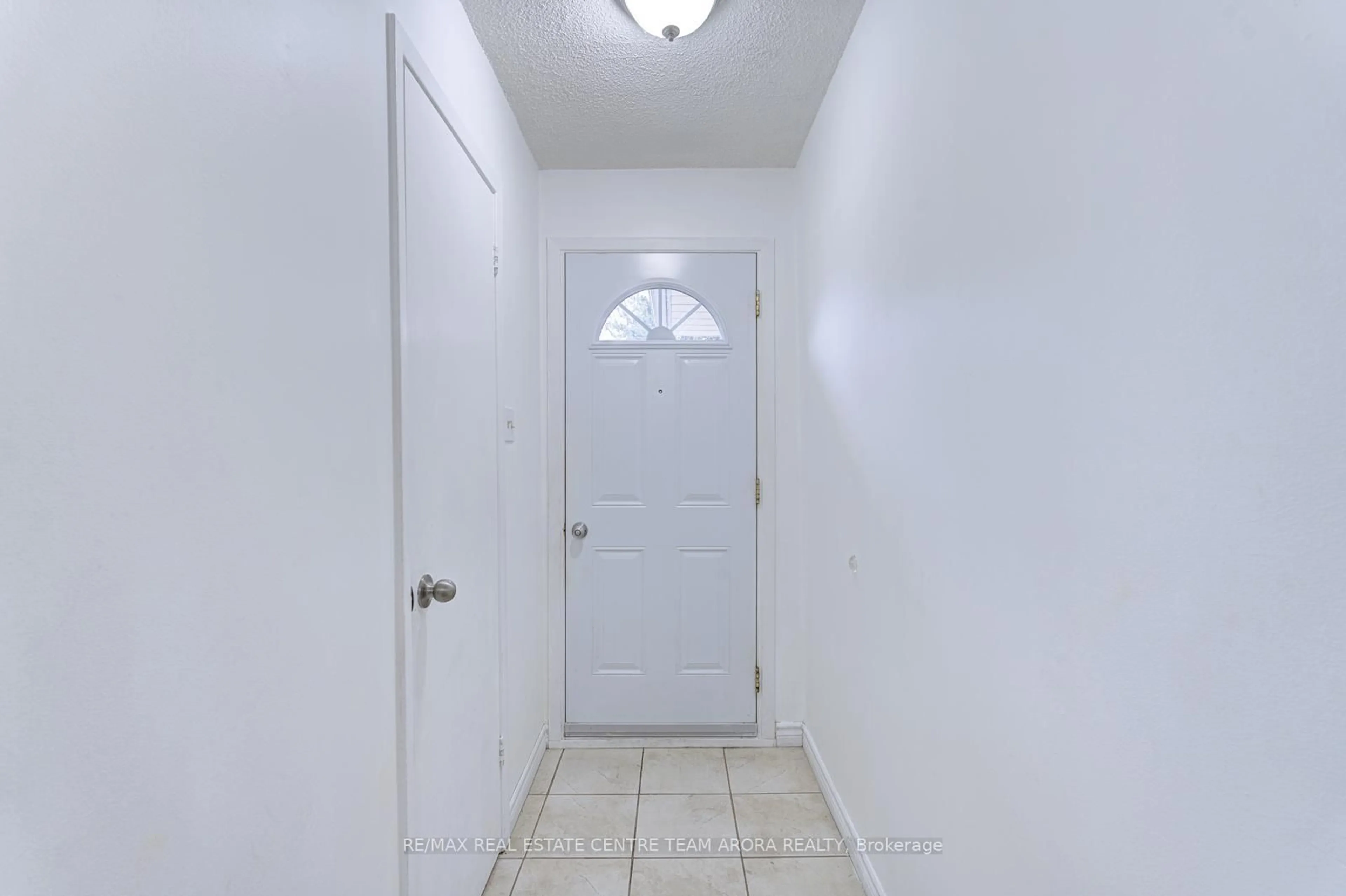 Indoor entryway for 90 Dawson Cres #90, Brampton Ontario L6V 3M6
